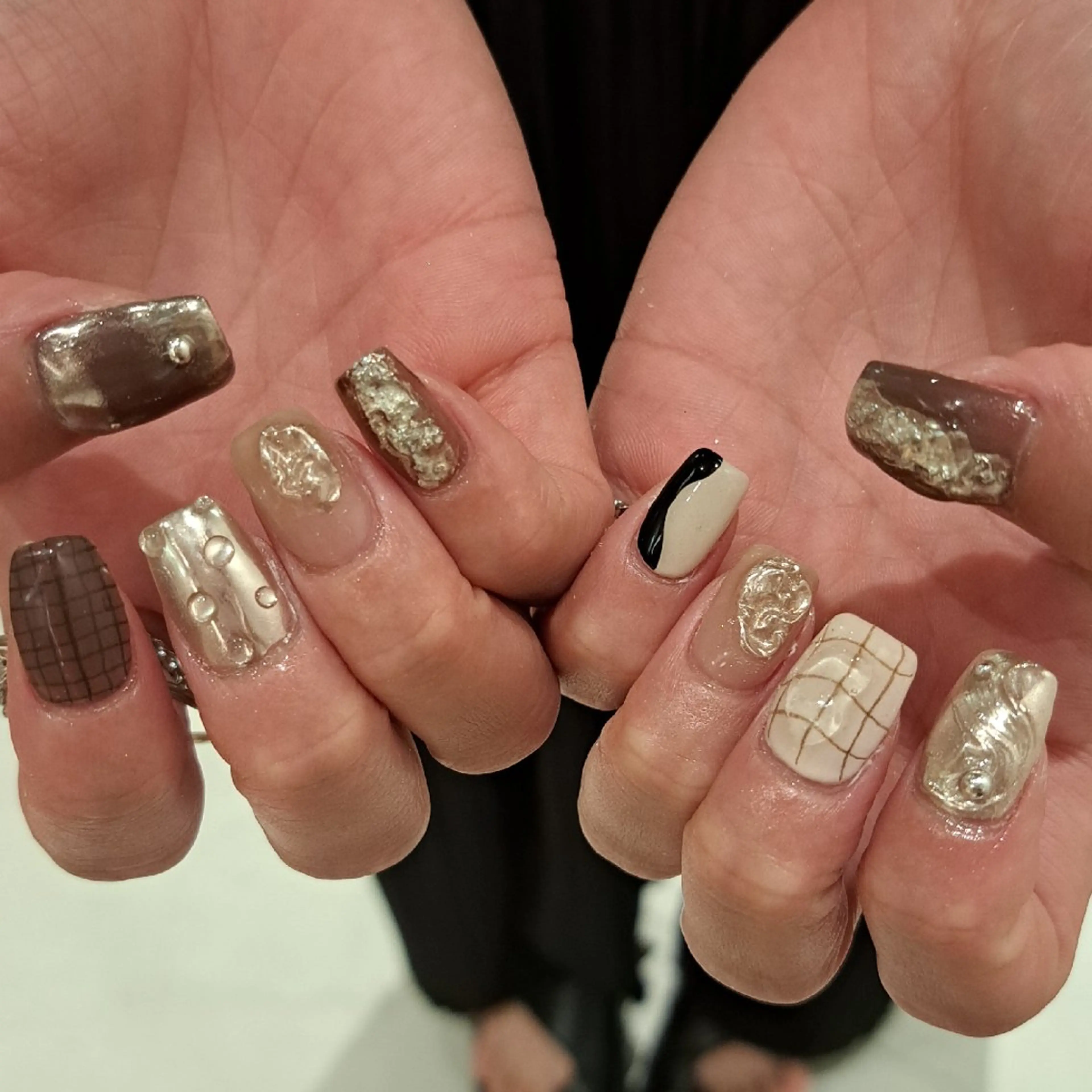 ネイル アートネイル ジェルネイル ミラーネイル 持ち込み ぷっくりネイル ハンドネイル Nail mood デザイン持ち込みokのネイルデザイン
