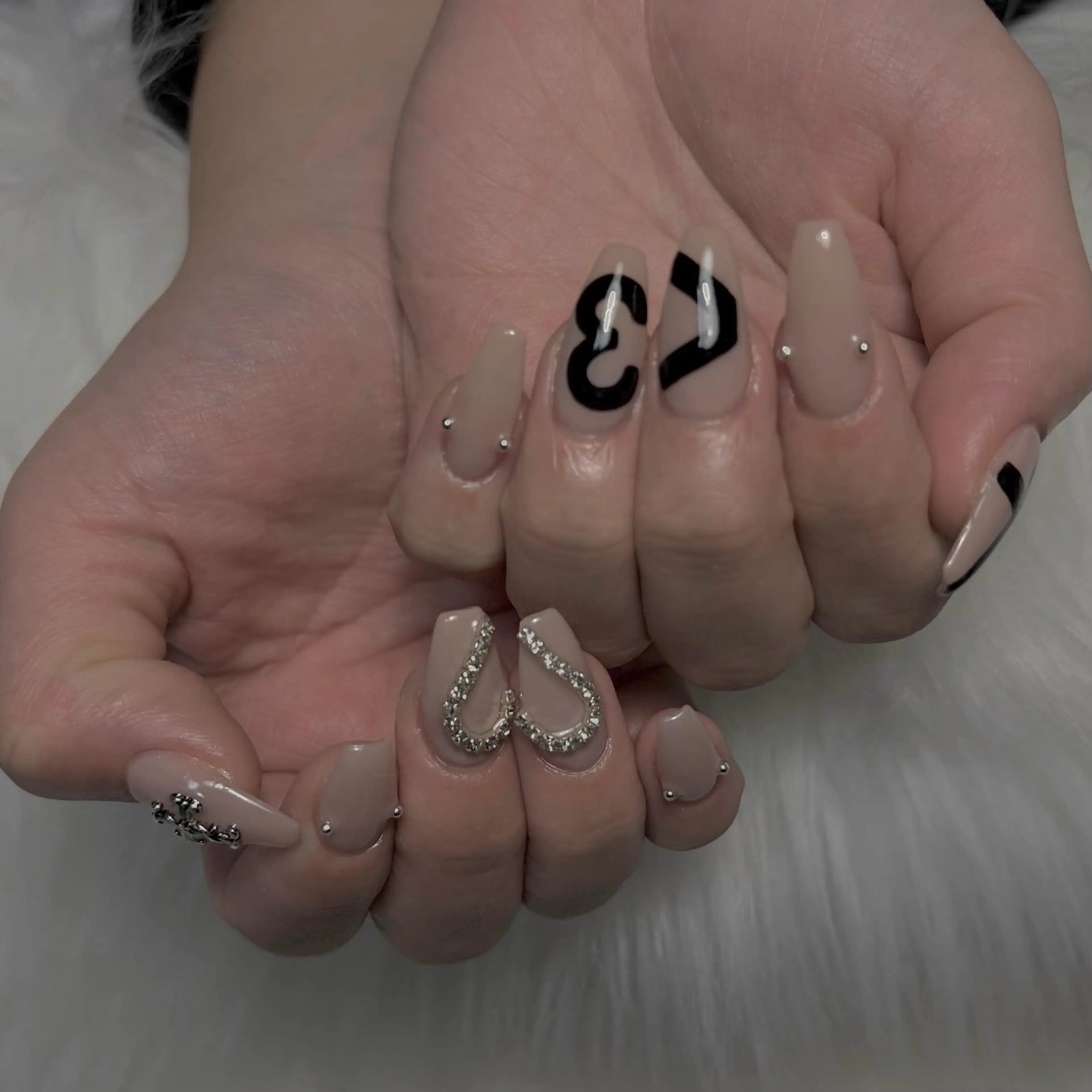 ネイル ハート ハンドネイル NAILSALON 【CHOUCHOU】のネイルデザイン