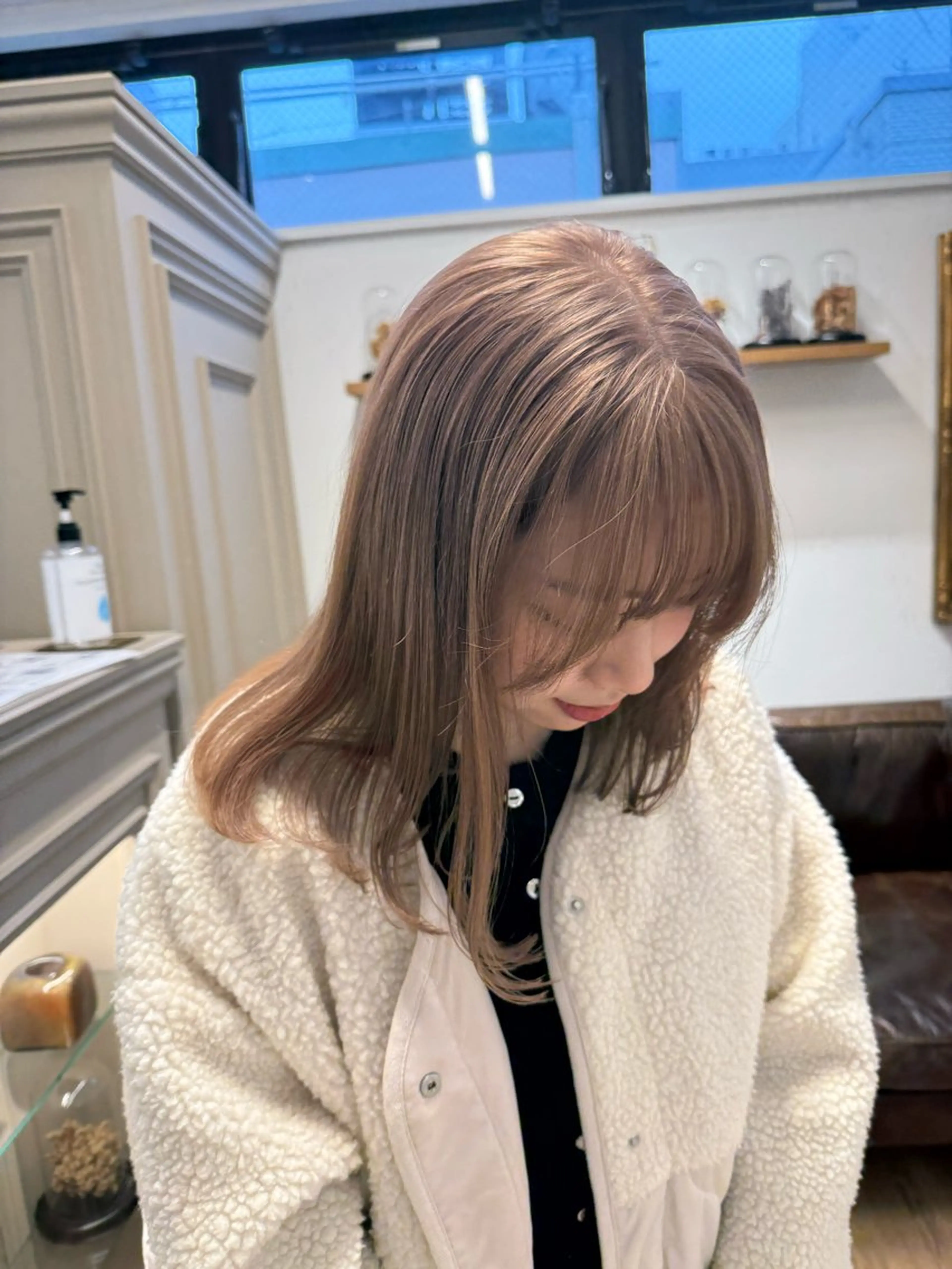 ミディアム カラー ミルクティー× グレージュMOMOのヘアスタイル