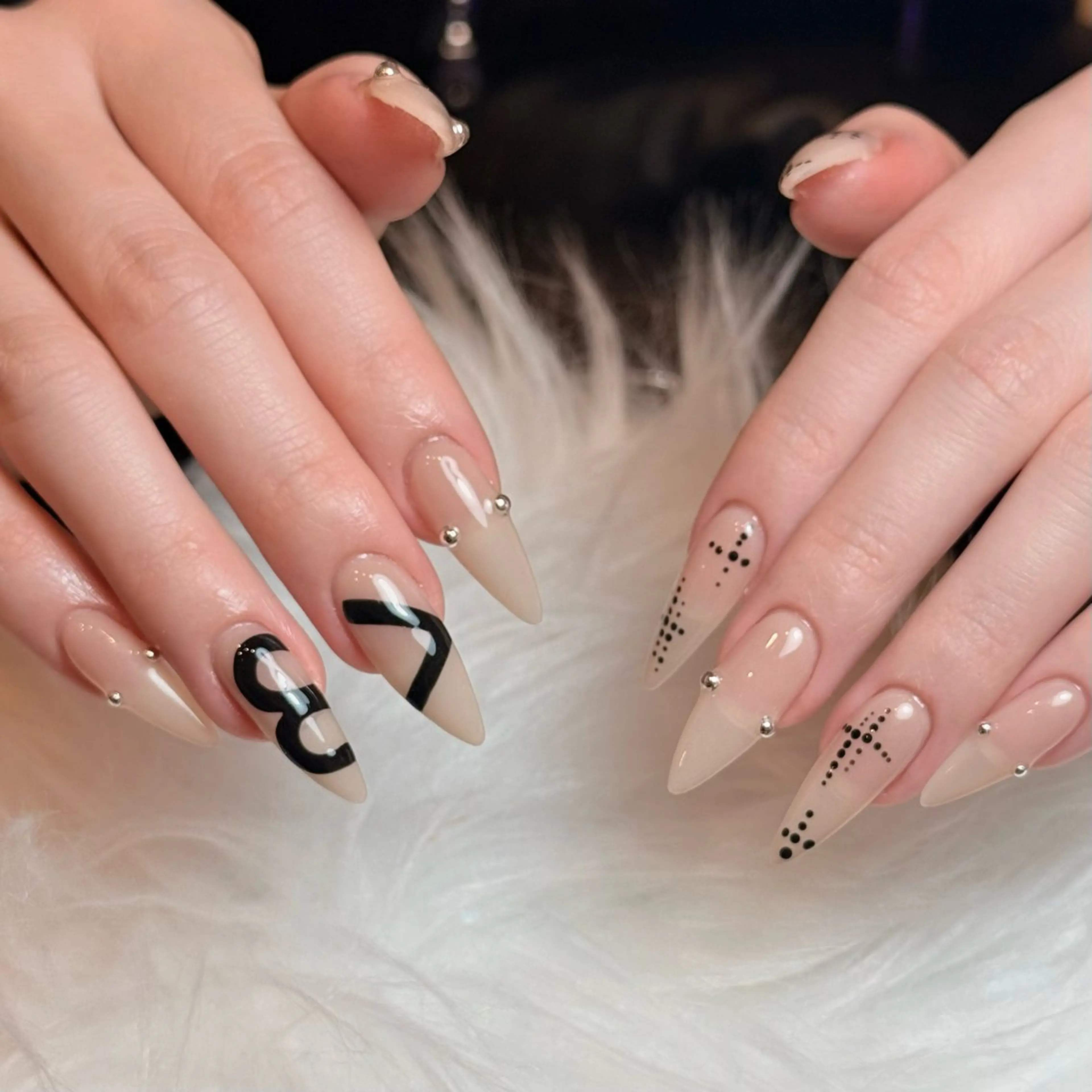 ネイル チークネイル ドット フレンチネイル グラデーション ハート ハンドネイル ハンドケア Nihonthy Nail 新宿のネイルデザイン