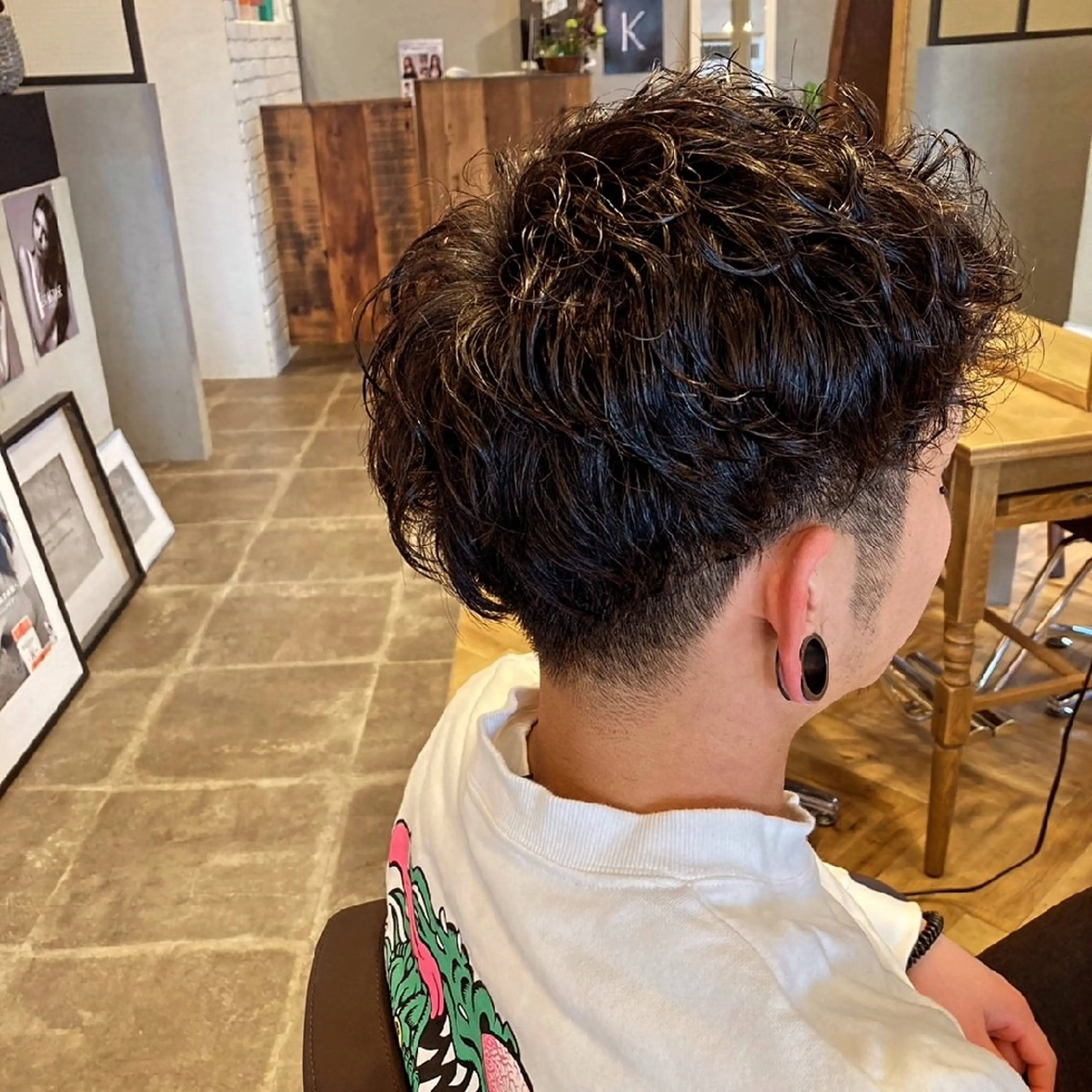 パーマ エスウォーク松井 俊男のヘアスタイル