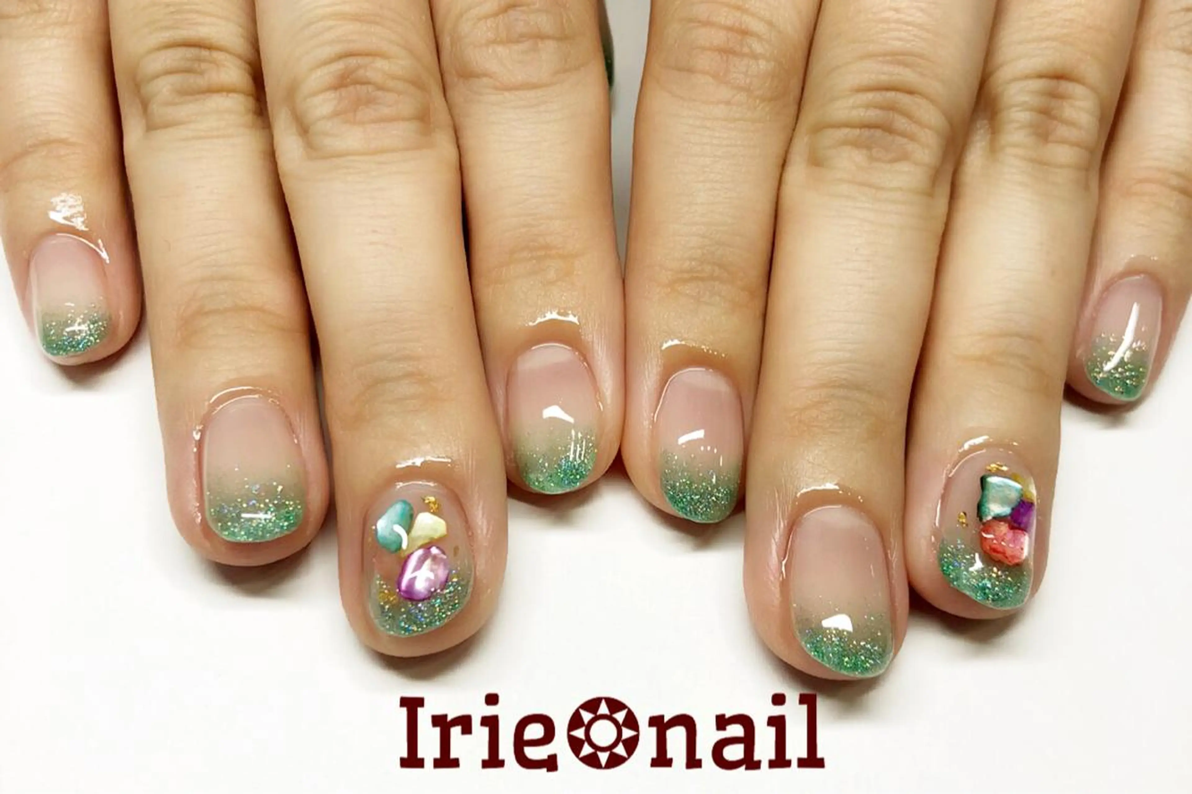 ネイル アートネイル ストーンネイル ハンドネイル ハンドケア 與儀 知佳のネイルデザイン