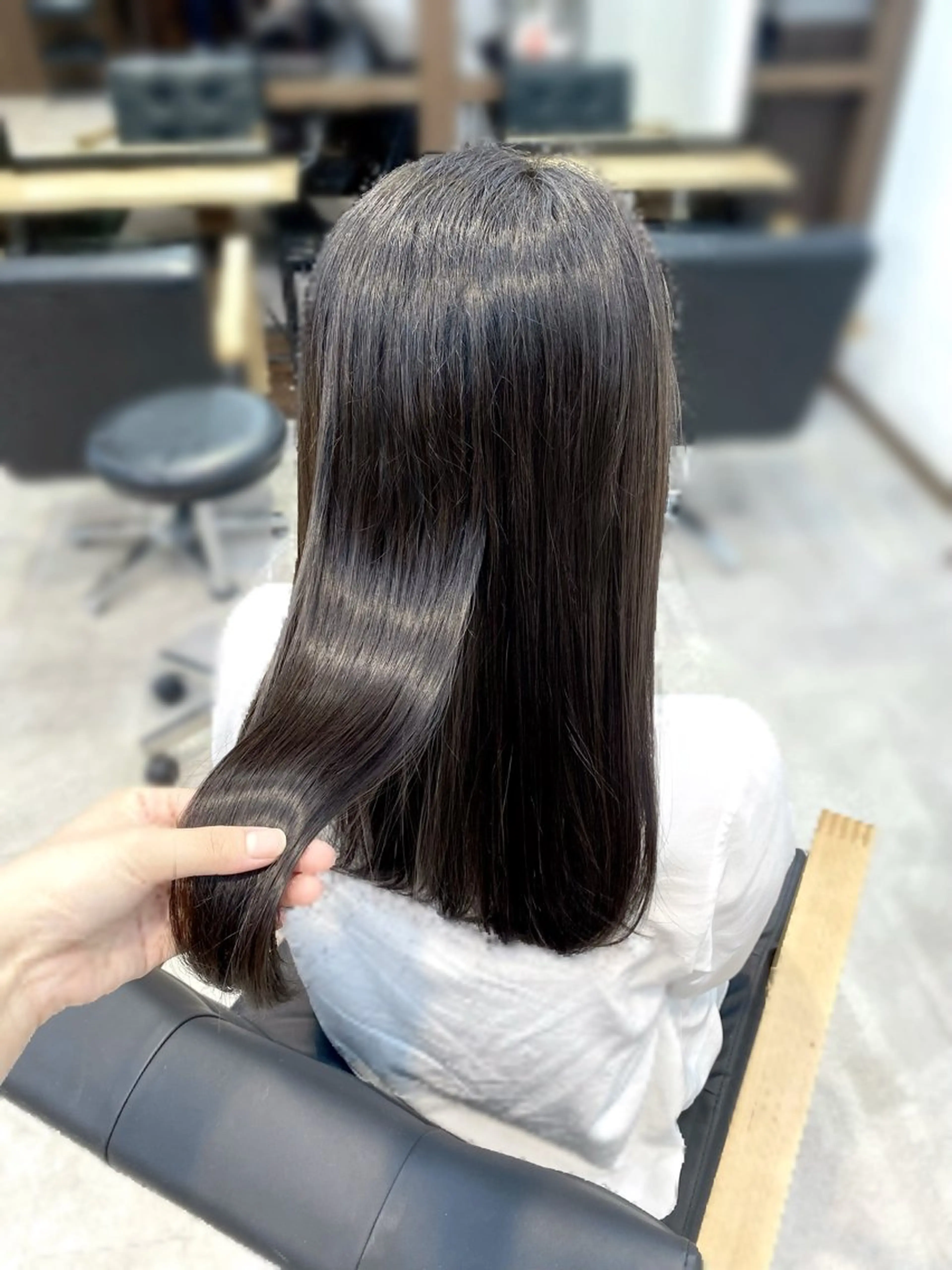 セミロング こはる.⋆𝜗𝜚／ 谷町／透明感カラーのヘアスタイル