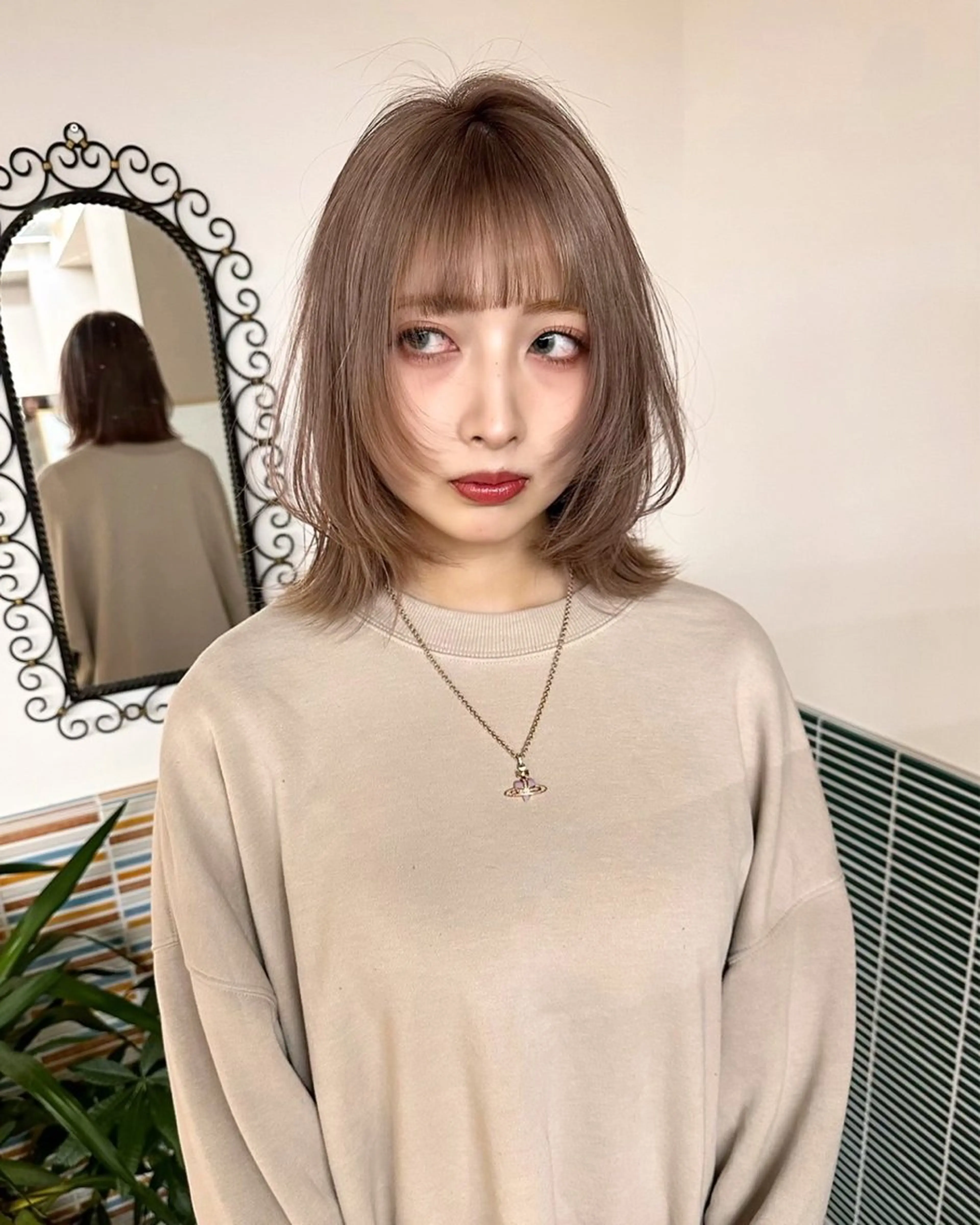 セミロング ミルクティーベージュ outaのヘアスタイル