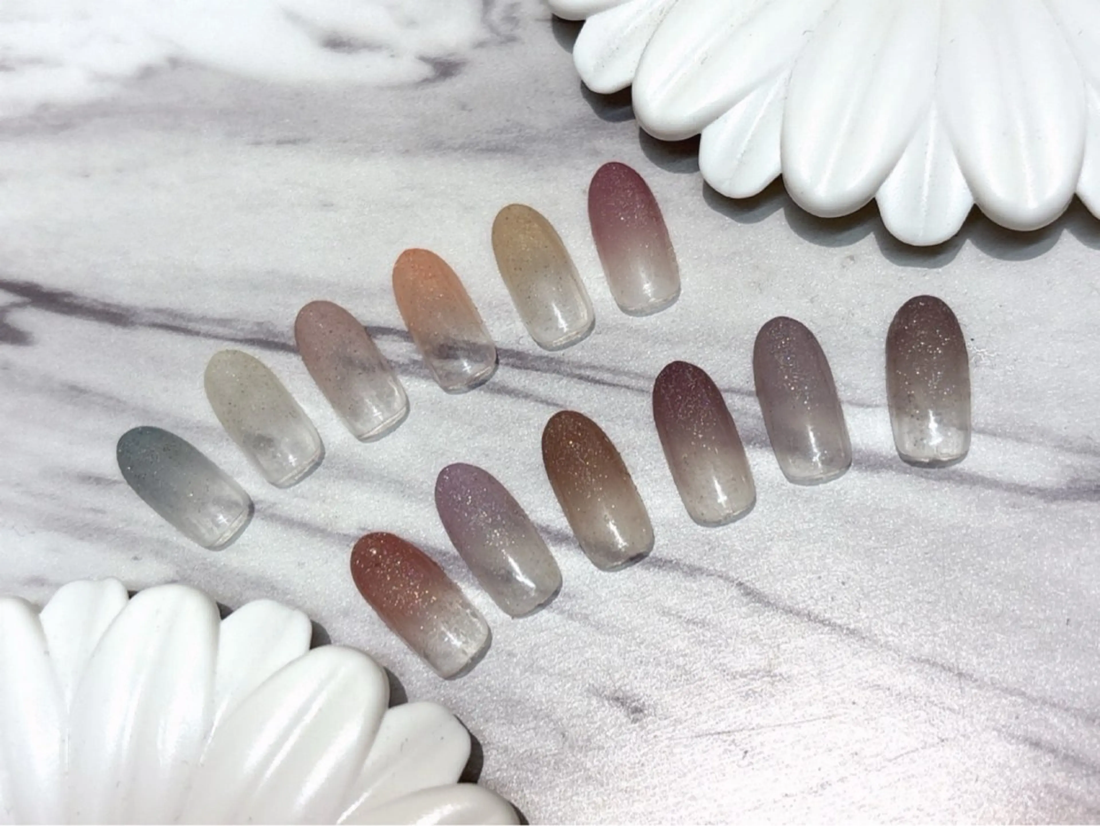 12色限定カラグラ¥6,500の写真