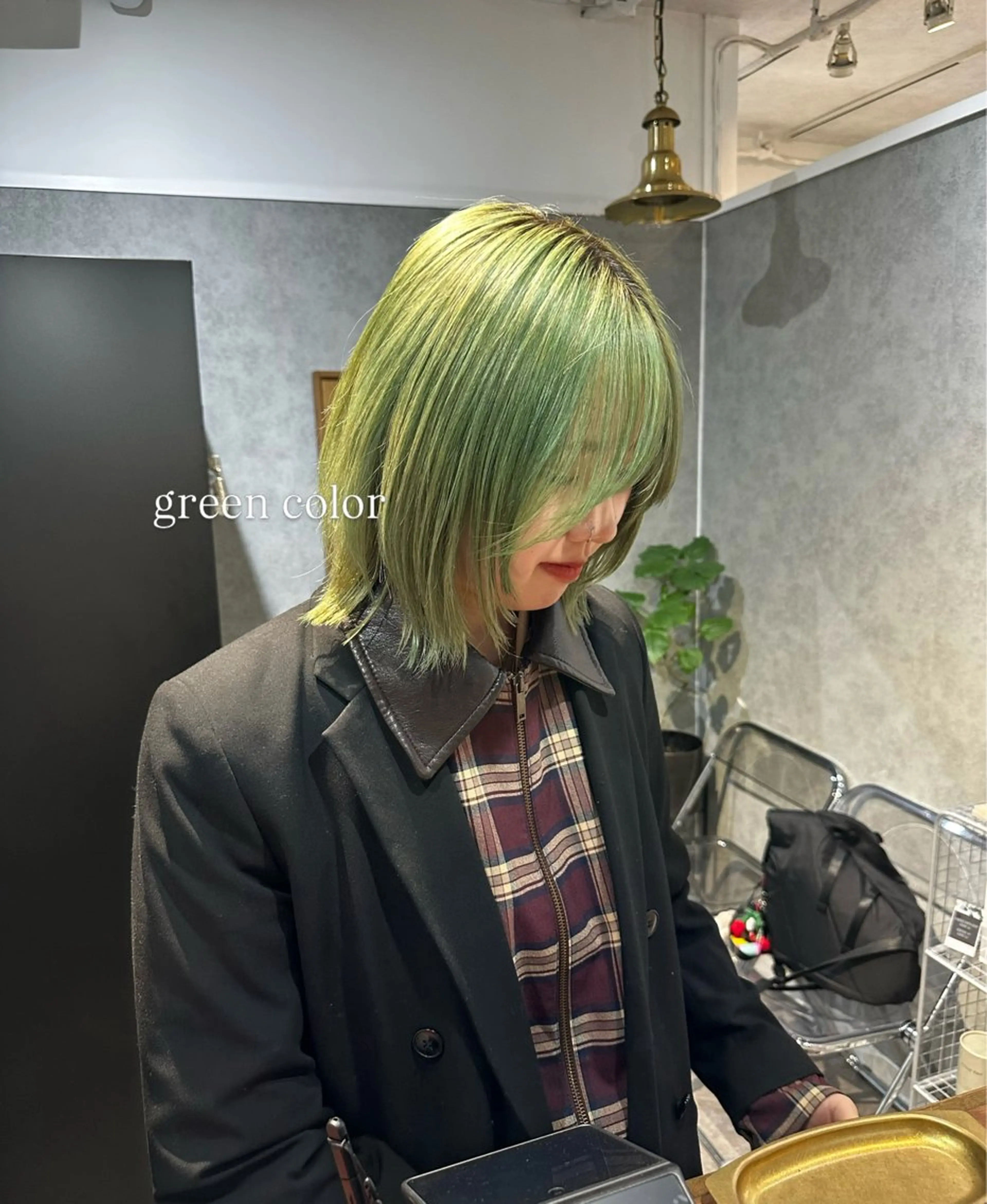 セミロング カラー ヘアアレンジ タイトボブ個性派カラ ーAKANEのヘアスタイル