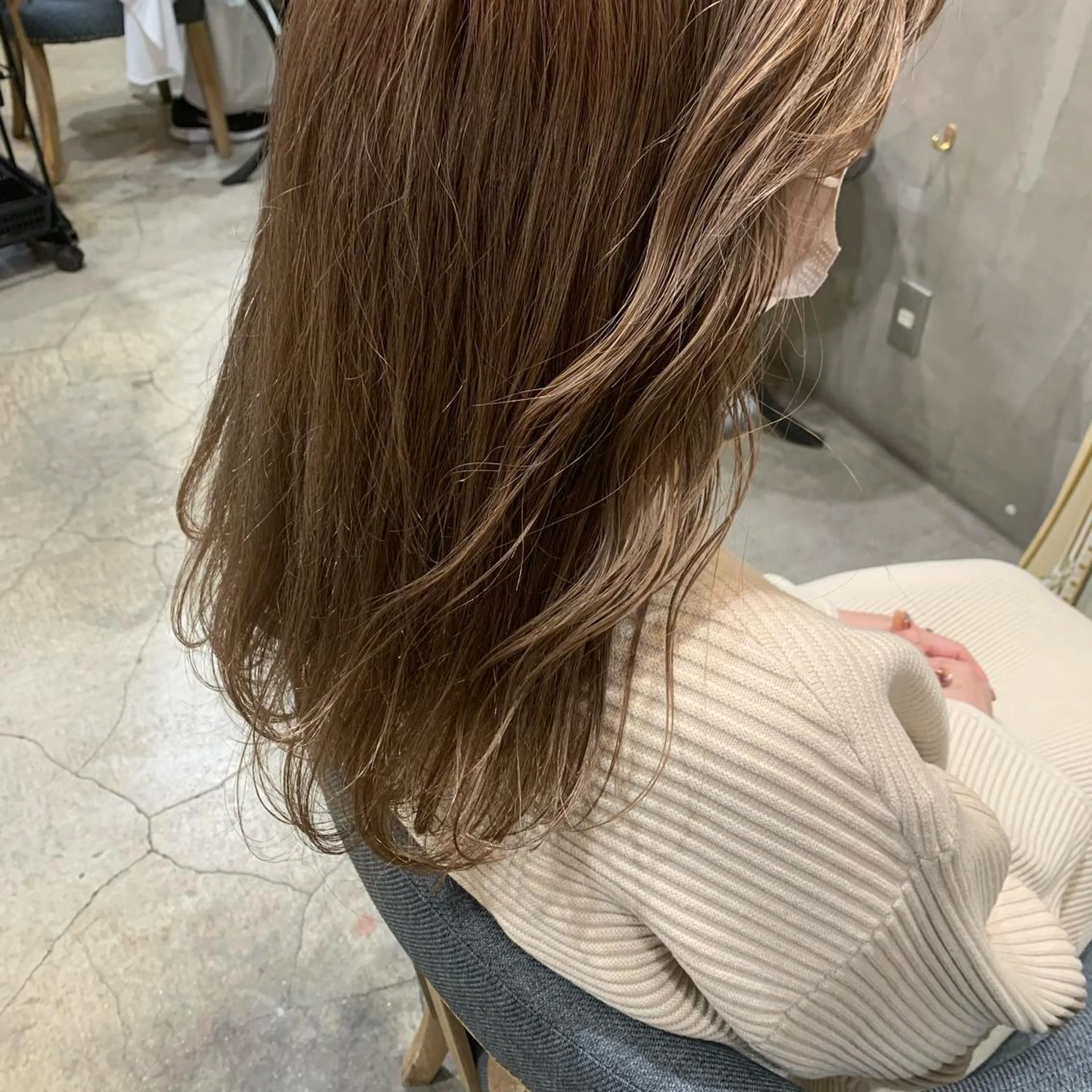 セミロング カラー ヘアアレンジ ベージュカラー ブリーチ 透明感カラー ミルクティーベージュ 髪質改善カラー&TR 縮毛矯正/弱酸性矯正のヘアスタイル