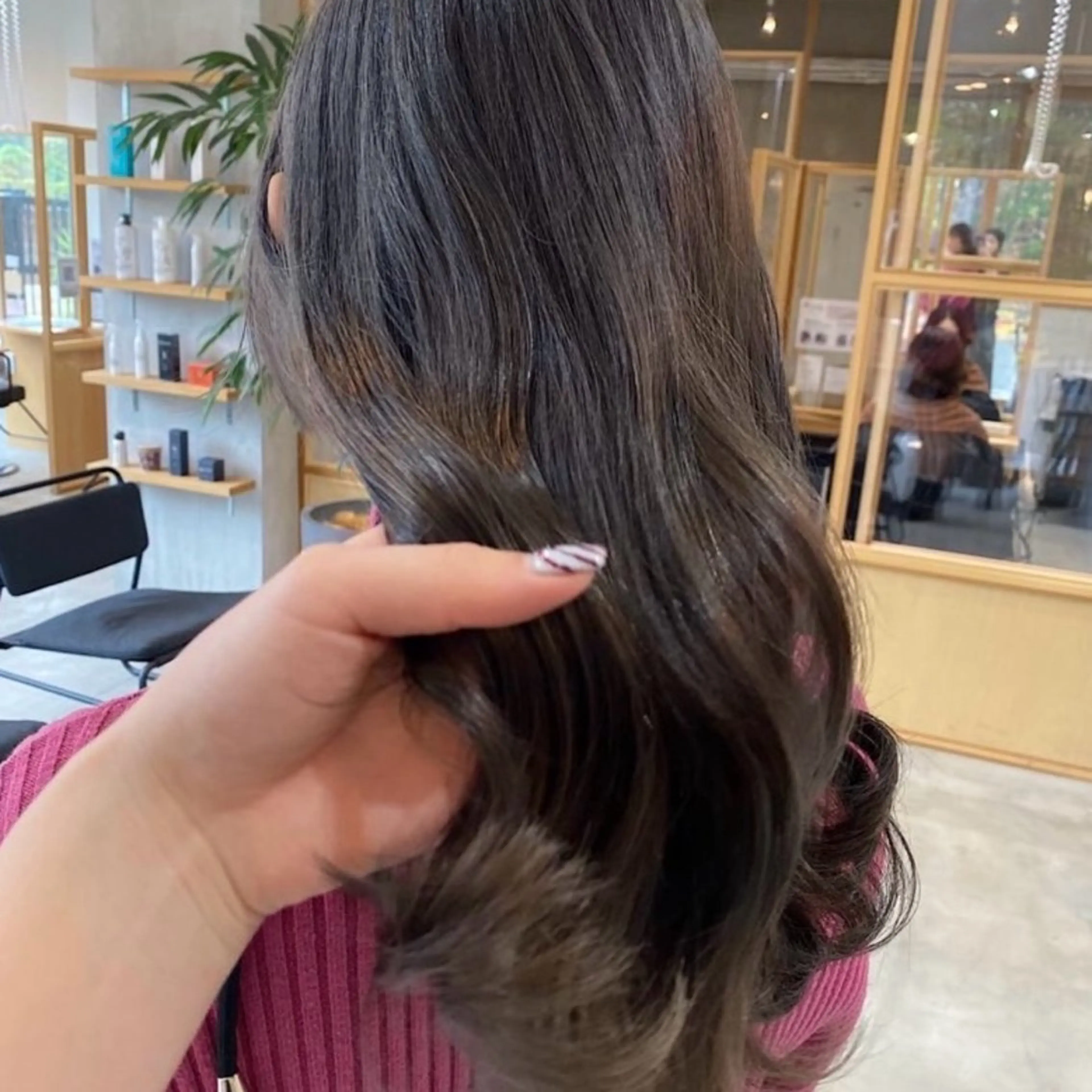 ロング FERIA かりんのヘアスタイル