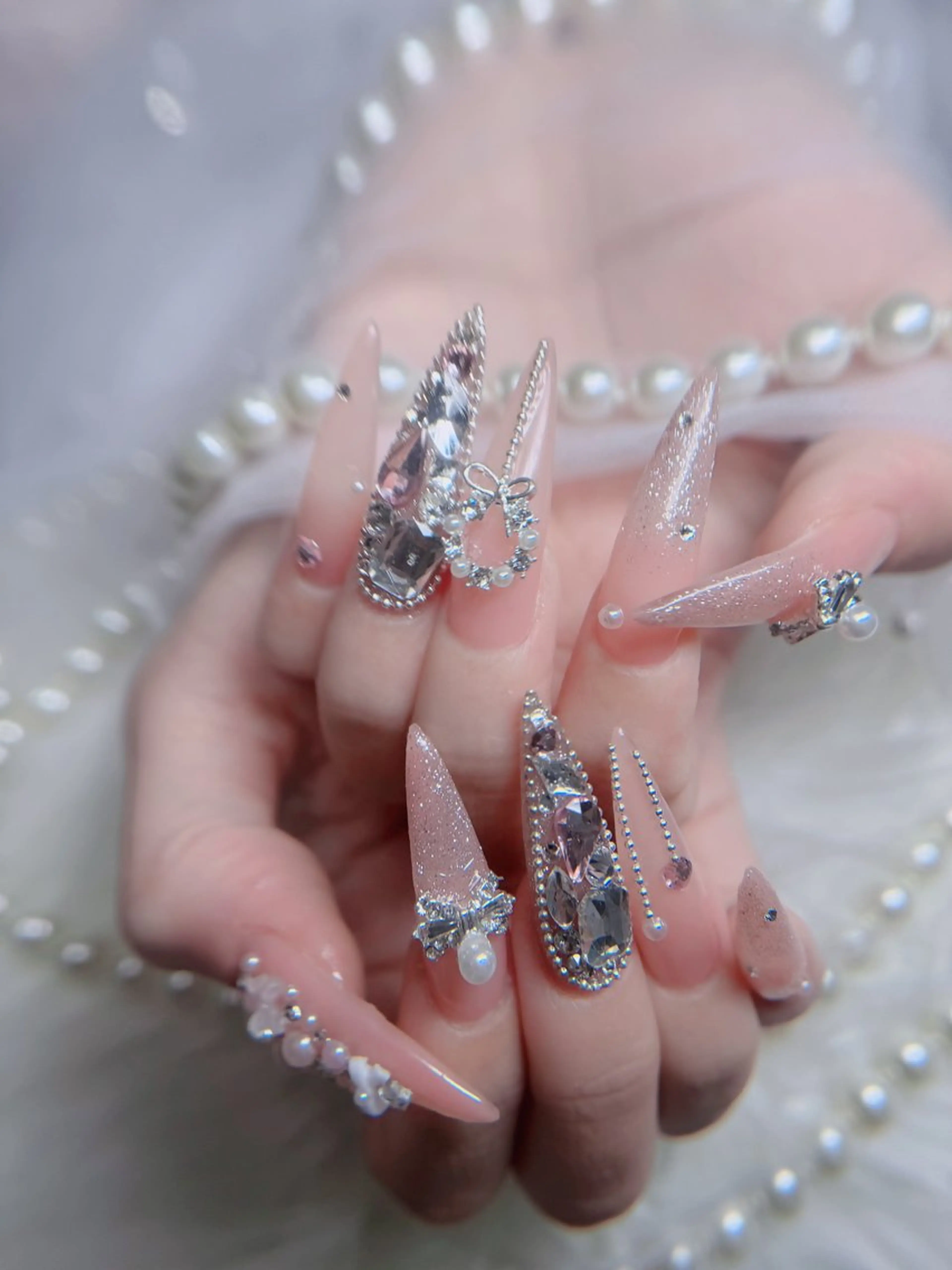ネイル オーロラネイル フレンチネイル ジェルネイル ハロウィン キラキラネイル ハンドネイル H.baby Nail Salonのネイルデザイン