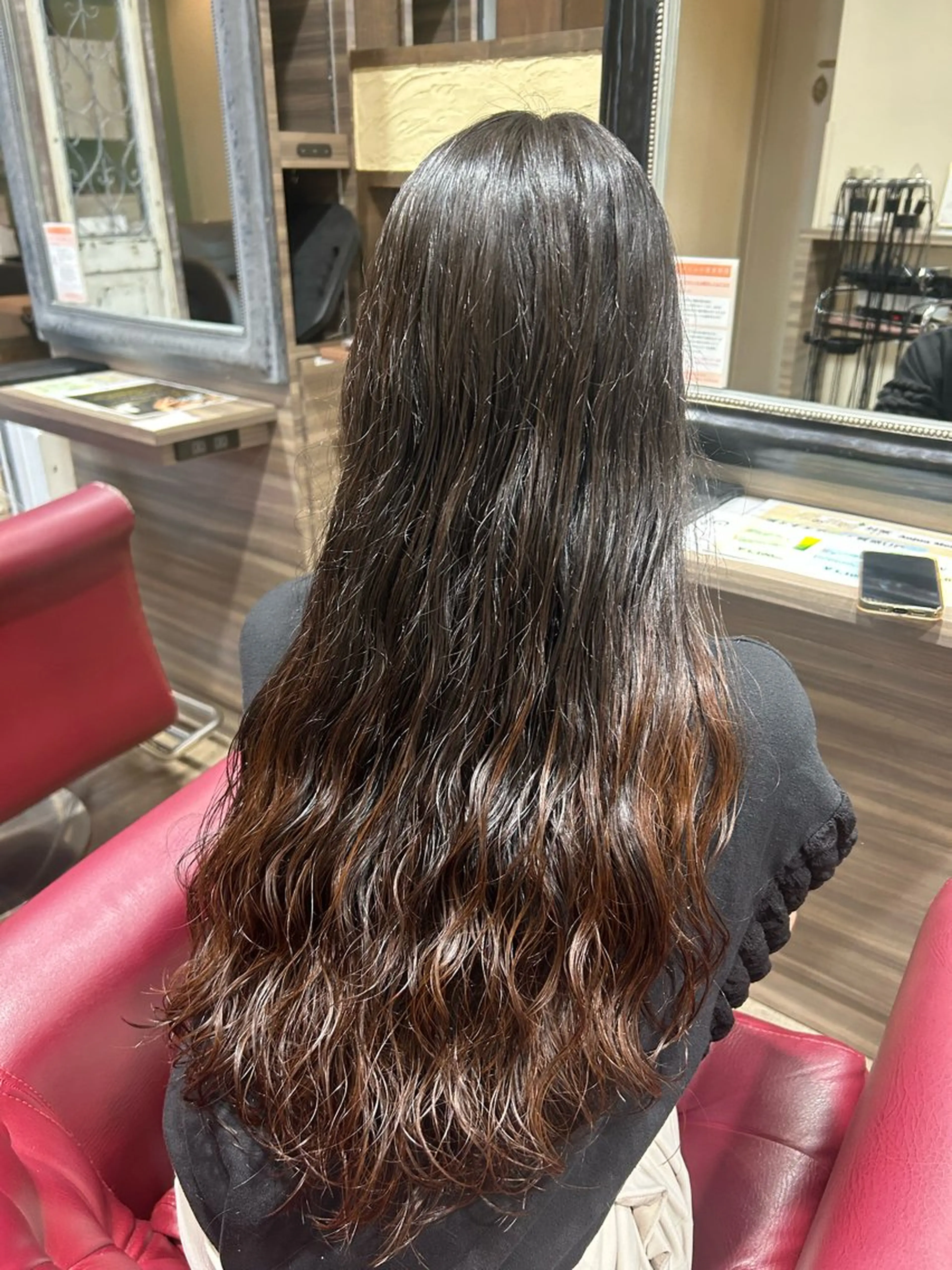 ロング パーマ 一宮　　透明感カラー 髪質改善　ヘッドスパのヘアスタイル