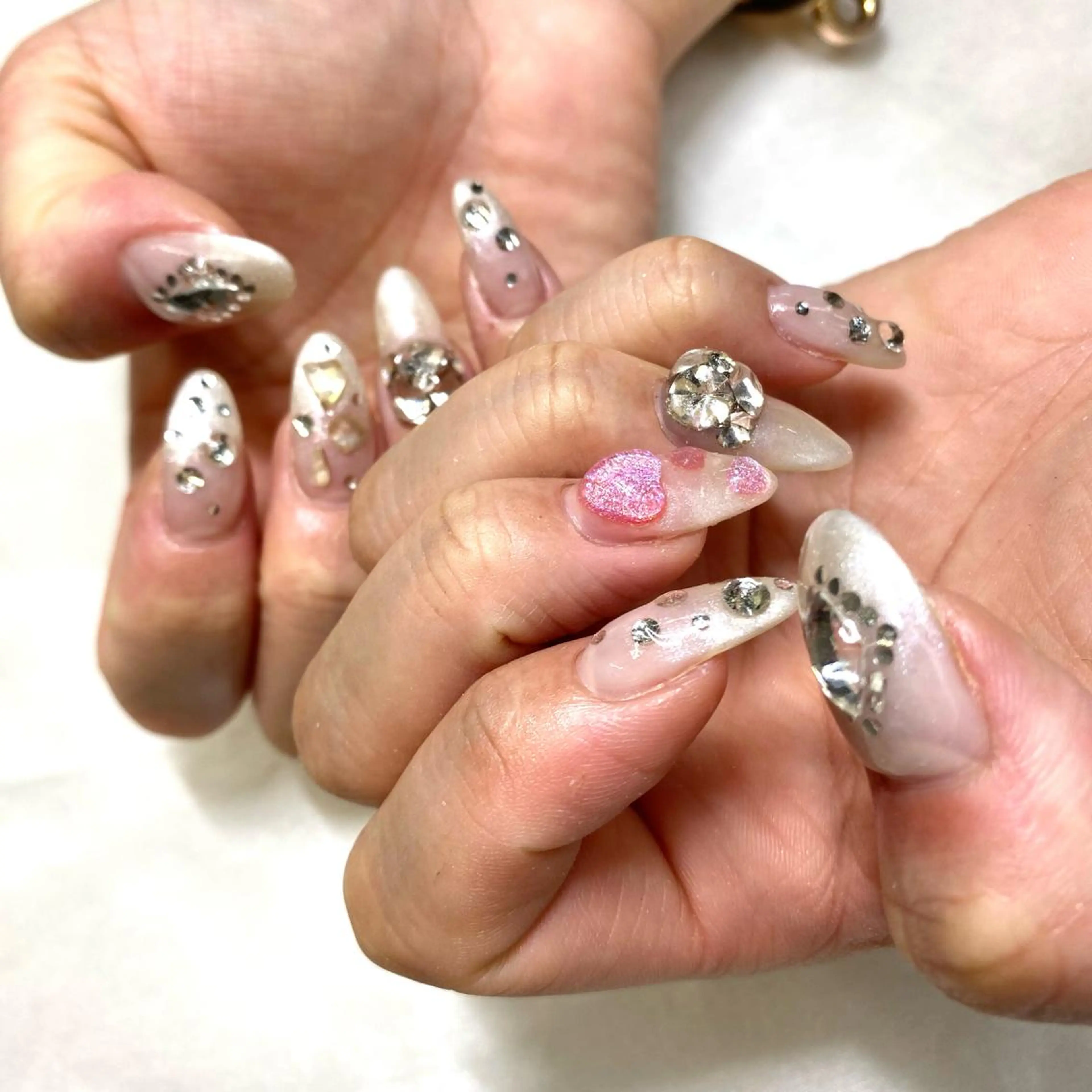 セミロング カラー パーマ ヘアアレンジ メンズ キッズ ネイル マツエク・マツパ アイブロウ キラキラネイル ストーンネイル 今福鶴見ネイル 8(ｴｲﾄ)のネイルデザイン