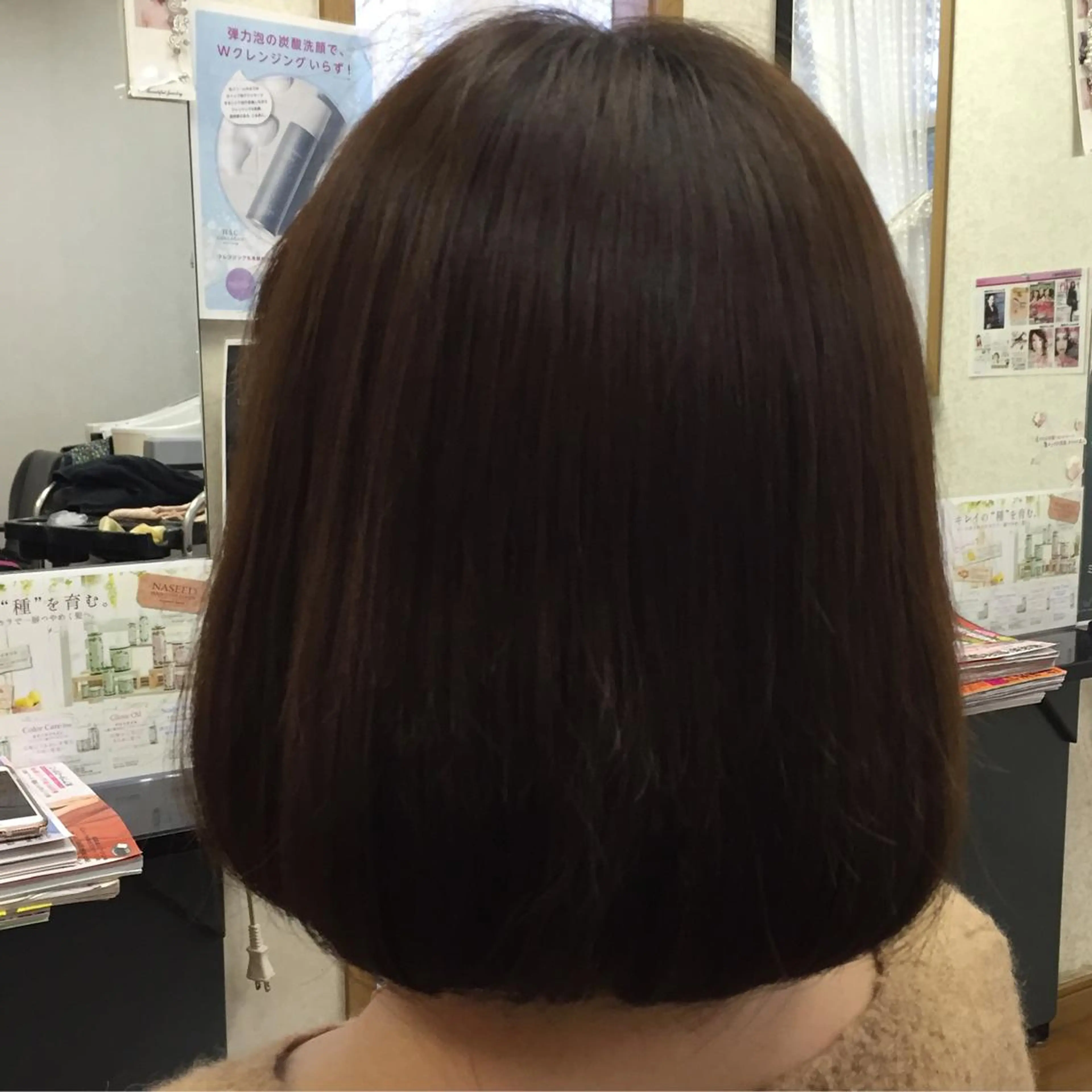 ミディアム カラー パーマ ヘアアレンジ アッシュ アッシュブラウン ブラウンカラー ボブ 加藤 千秋のヘアスタイル