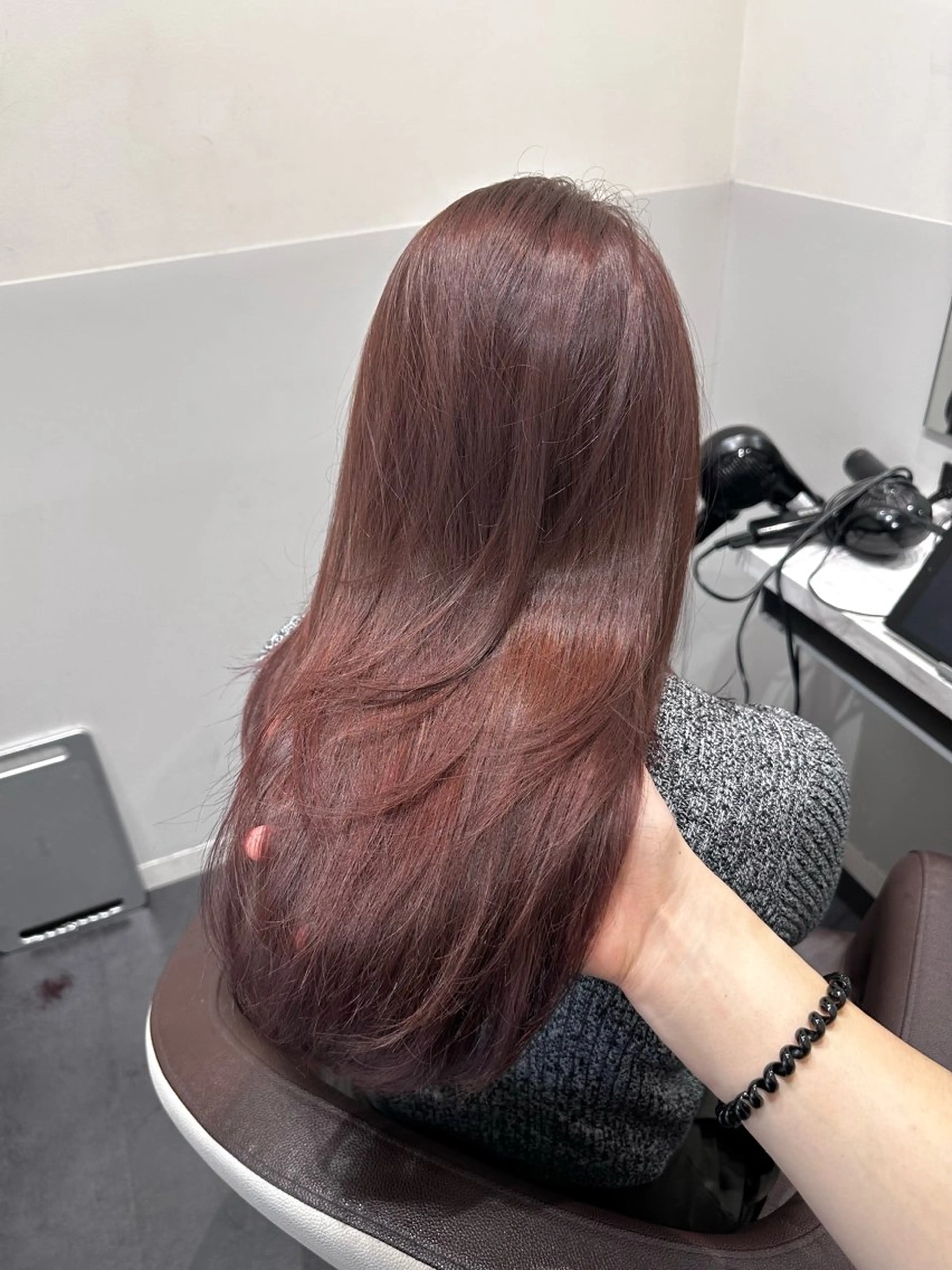 セミロング カラー ブリーチ ブラウンカラー ブリーチなしカラー レイヤーカット ヘアカラー トリートメント 矢野 晃平のヘアスタイル