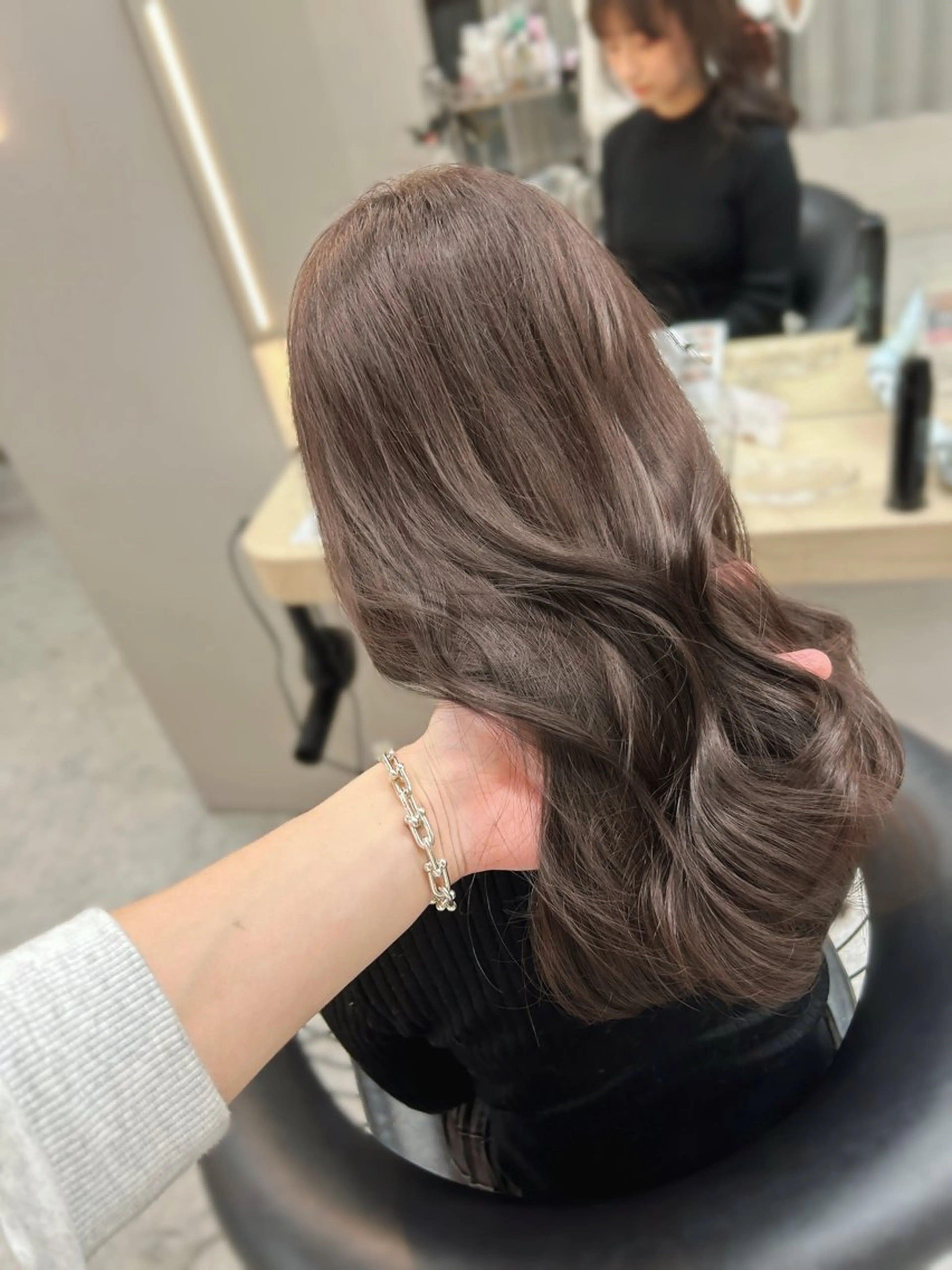 ブリーチなしダブルカラー＋前髪/顔周りカットの写真