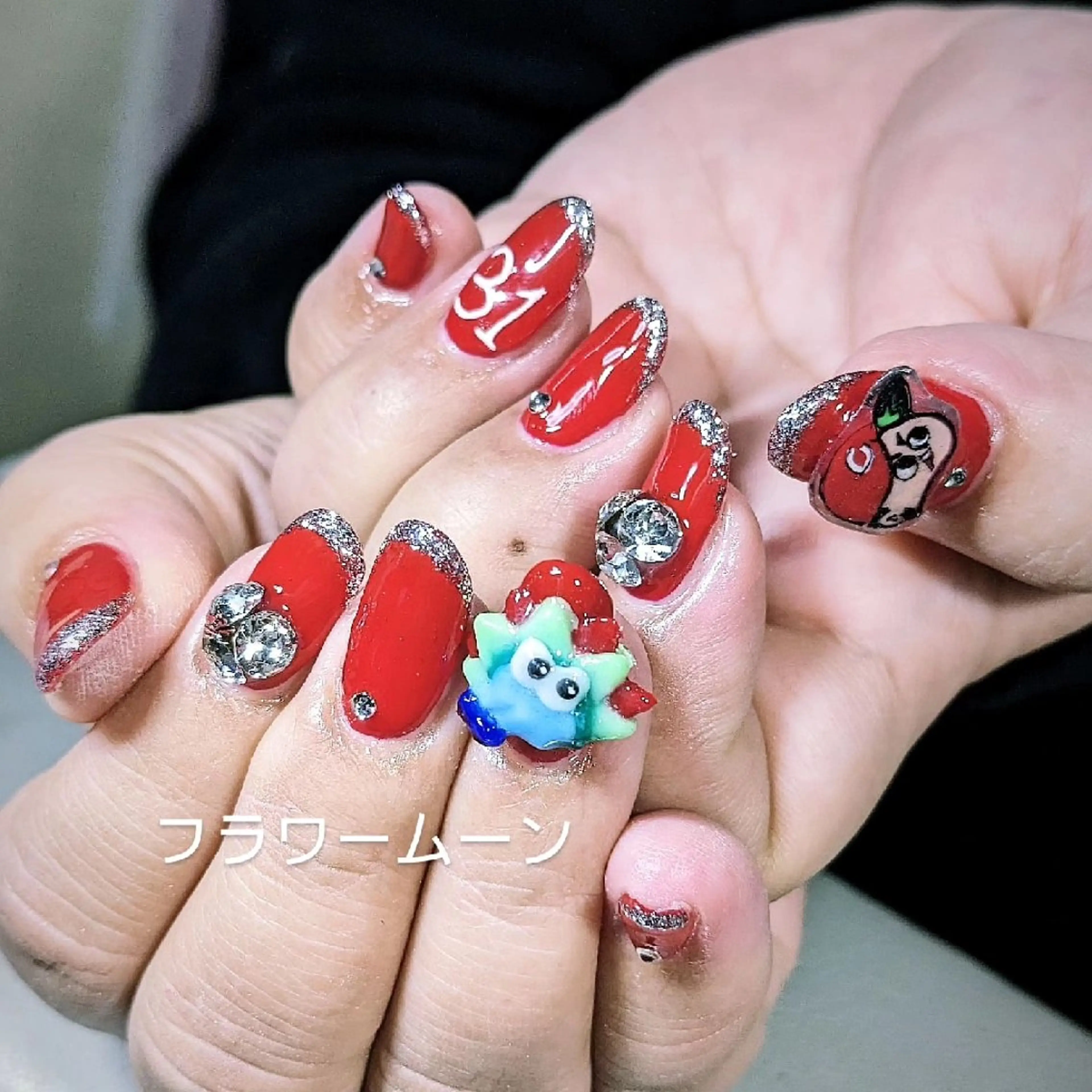 ネイル フラワー ムーンのネイルデザイン