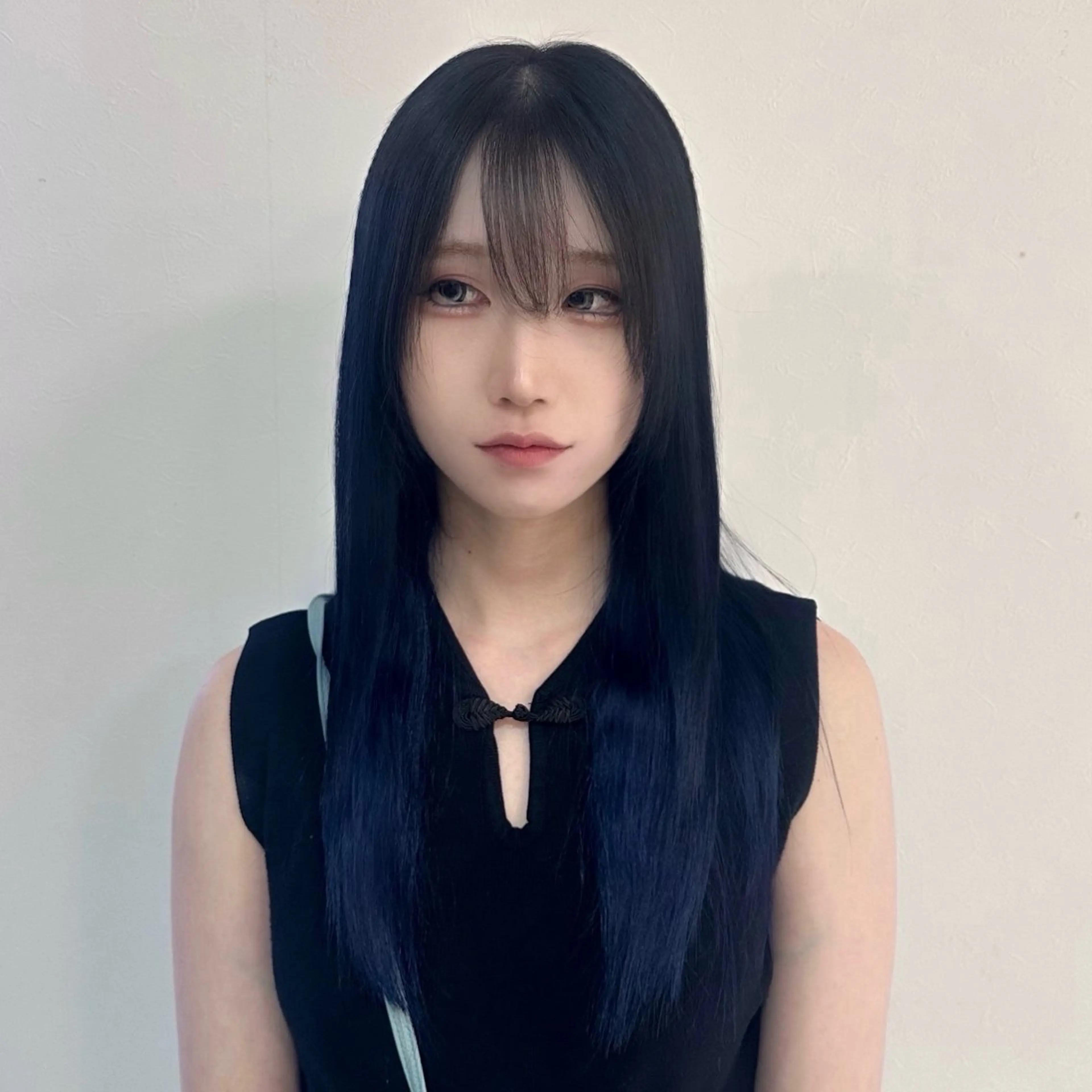 ロング カラー インナーカラー ネイビーカラー 井上 莉緒のヘアスタイル