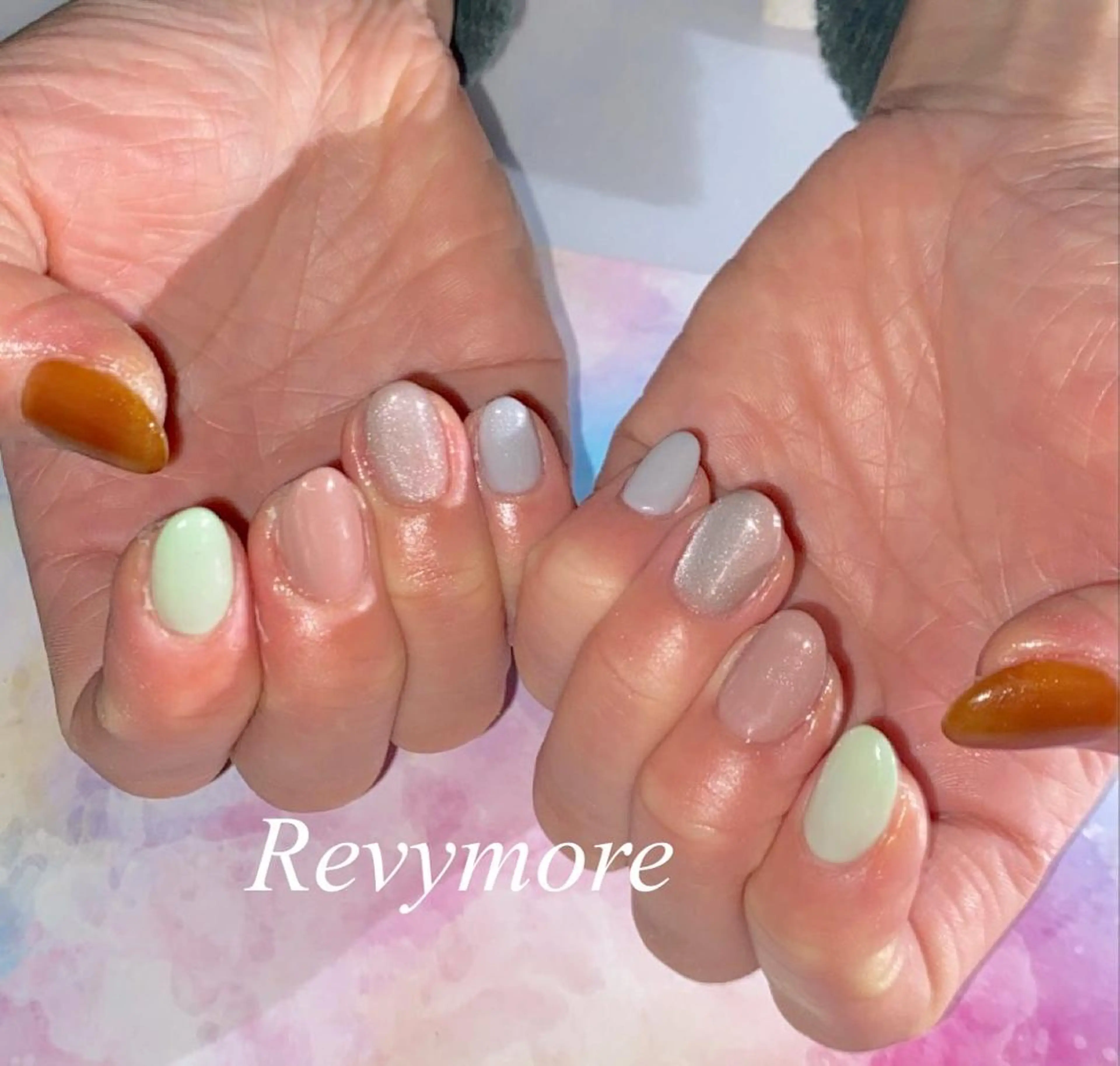 ミディアム ネイル 韓国風ヘア ジェルネイル 韓国ネイル マグネットネイル ニュアンスネイル nail salon Revymoreのネイルデザイン