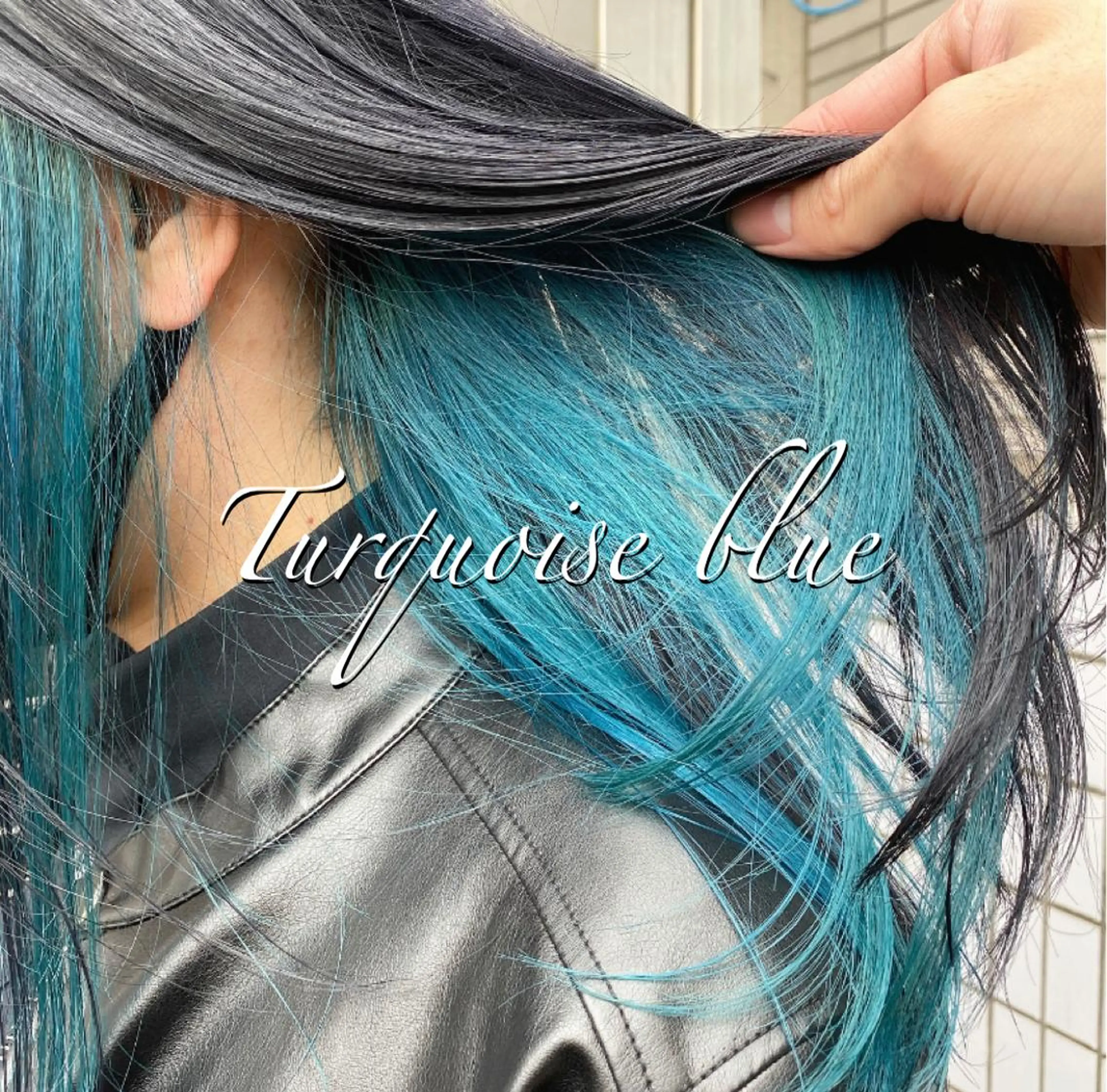 ミディアム カラー ブルーカラー インナーカラー レイヤーカット/ 前髪顔周りカットのヘアスタイル