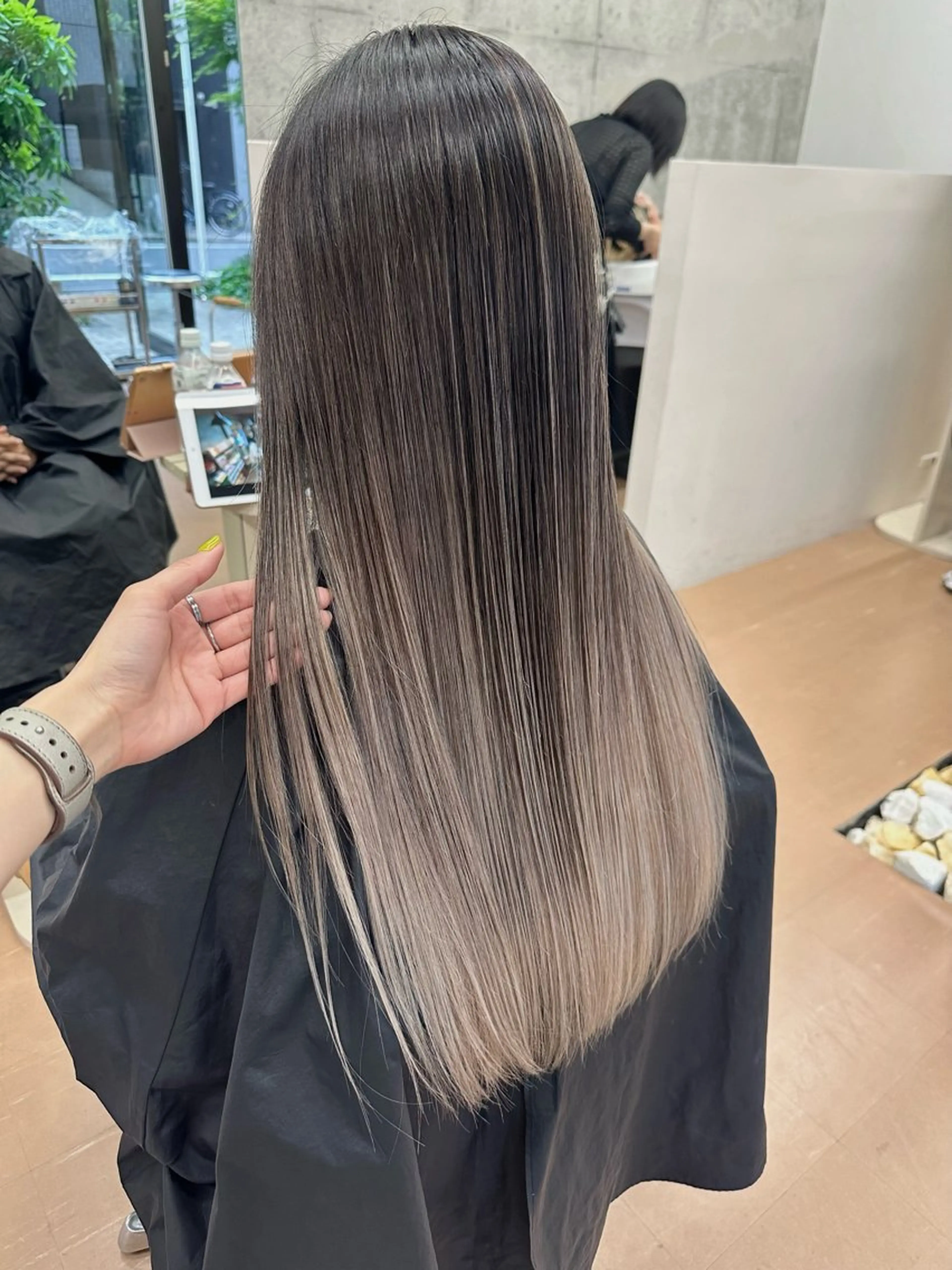 ロング レイヤーカット ヘアカラー 森本 笑のヘアスタイル