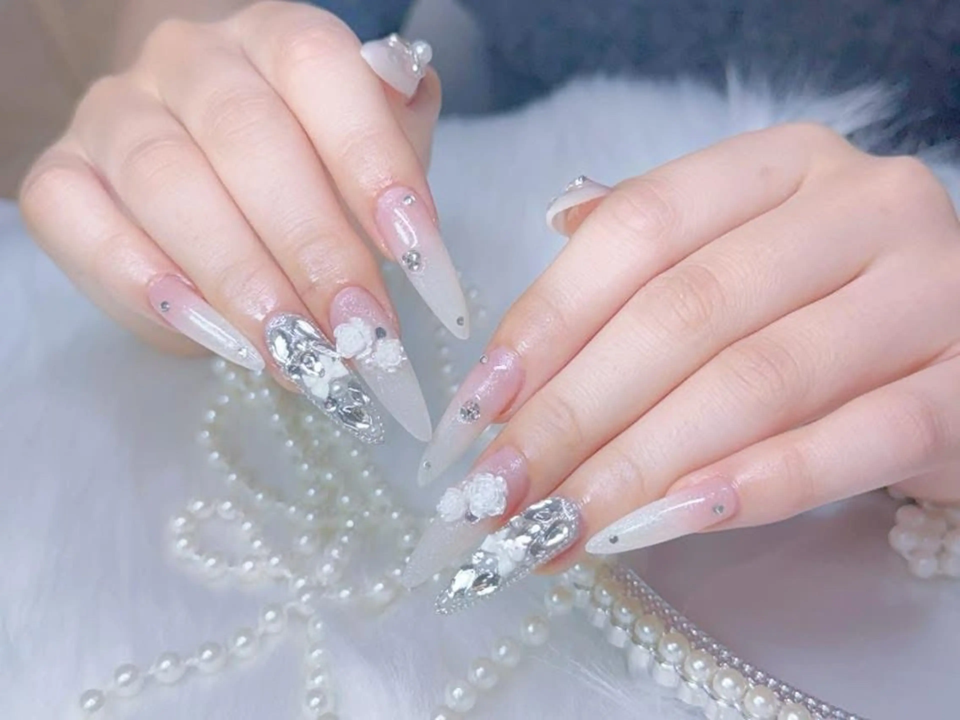 ネイル アートネイル 長さ出し フレンチネイル ジェルネイル キラキラネイル ハンドネイル GOHOUBI Nail 心斎橋店のネイルデザイン