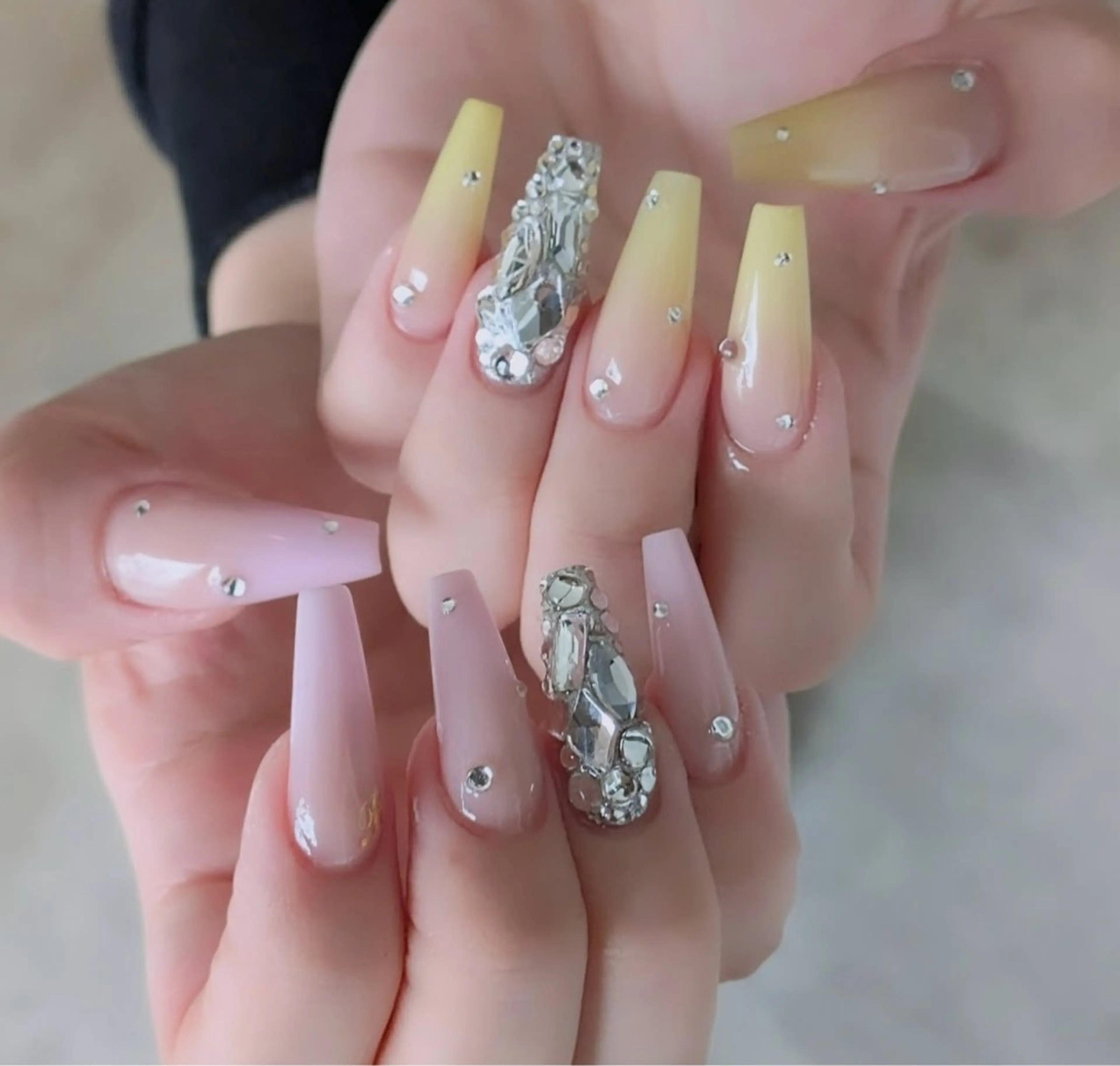 ネイル グラデーション キラキラネイル ワンカラーネイル 冬ネイル Jenn Nail Salonのネイルデザイン