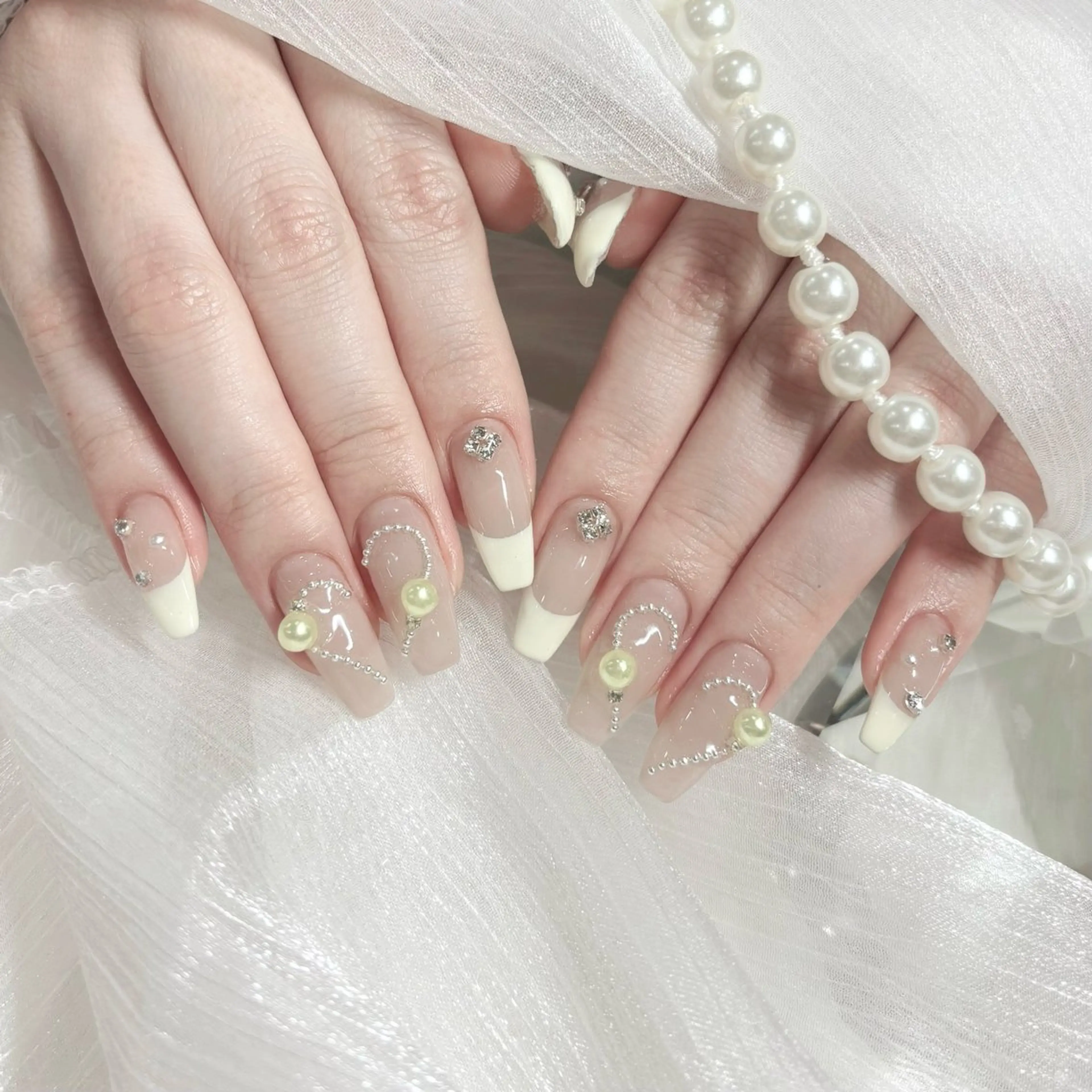 ネイル フレンチネイル ハート 黄色 ハンドネイル FLY Nail Salonのネイルデザイン