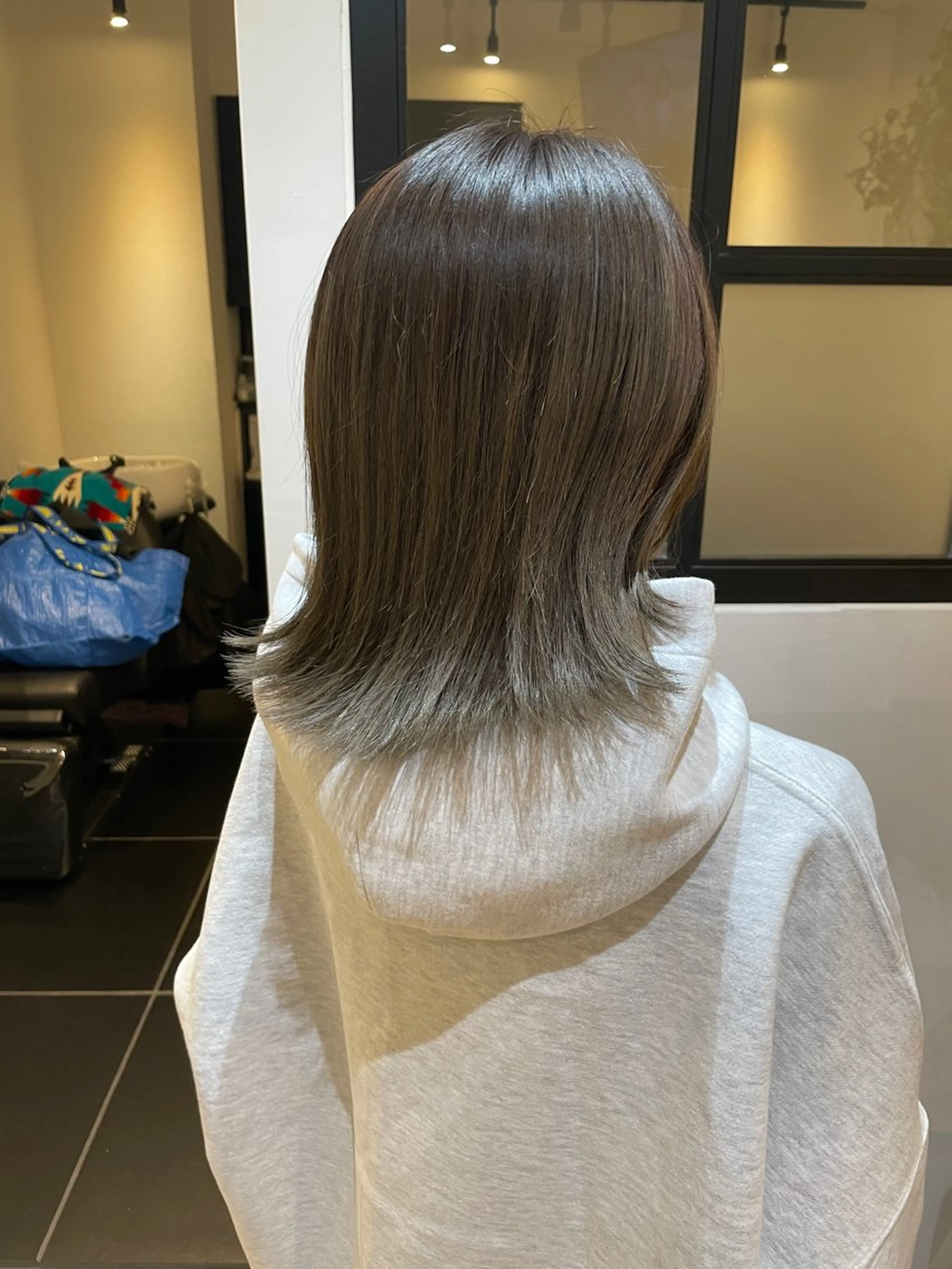 ミディアム カラー グレージュ オリーブグレージュ オリーブグレー ハイトーン/カラー/ 用賀/稲若健太郎のヘアスタイル