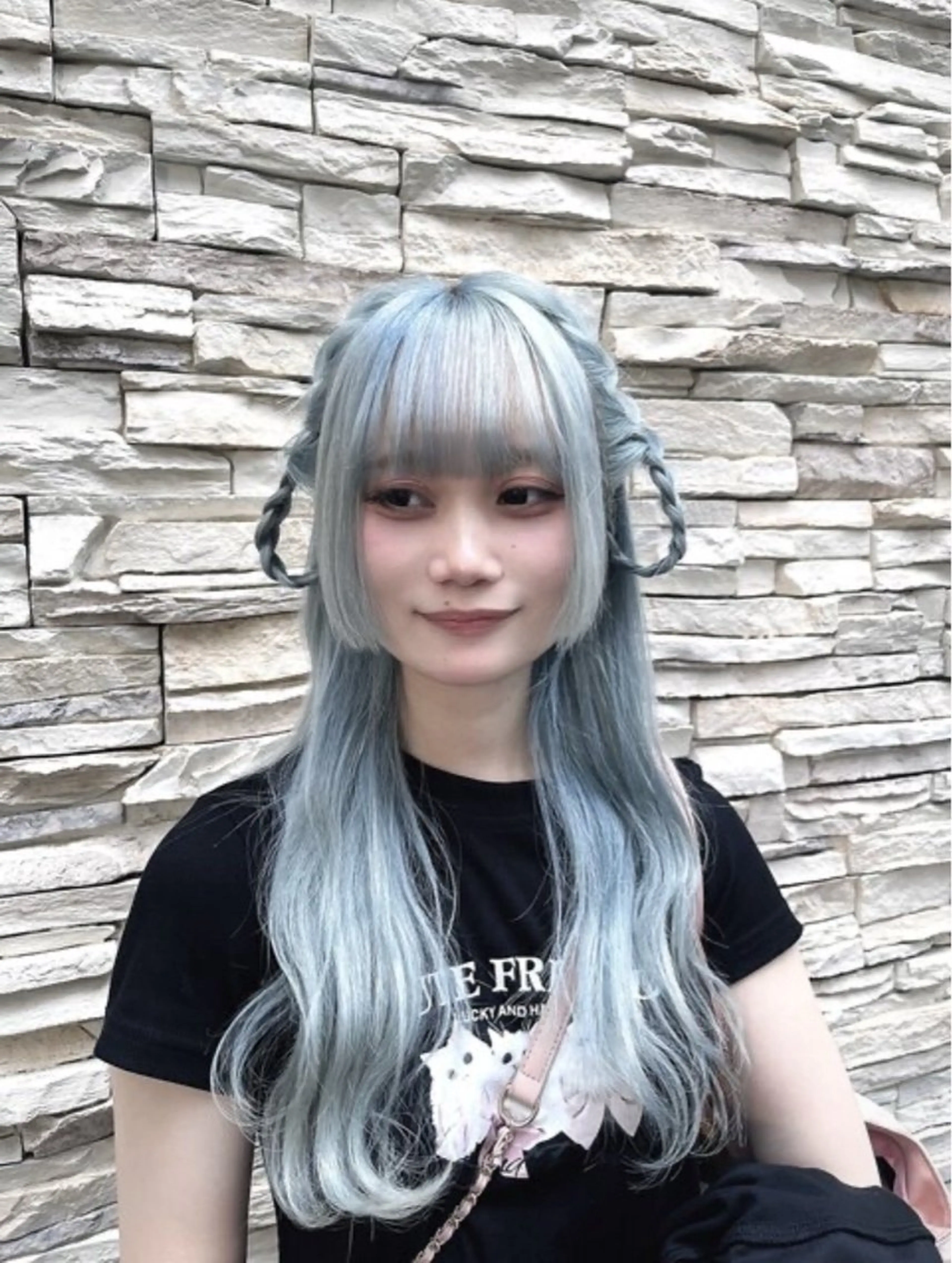 ミディアム カラー アッシュ アッシュグレー ベージュカラー ブリーチ ブロンド ヘアカラー トリートメント 【美髪ハイトーン】 髪質改善/大和🎀のヘアスタイル