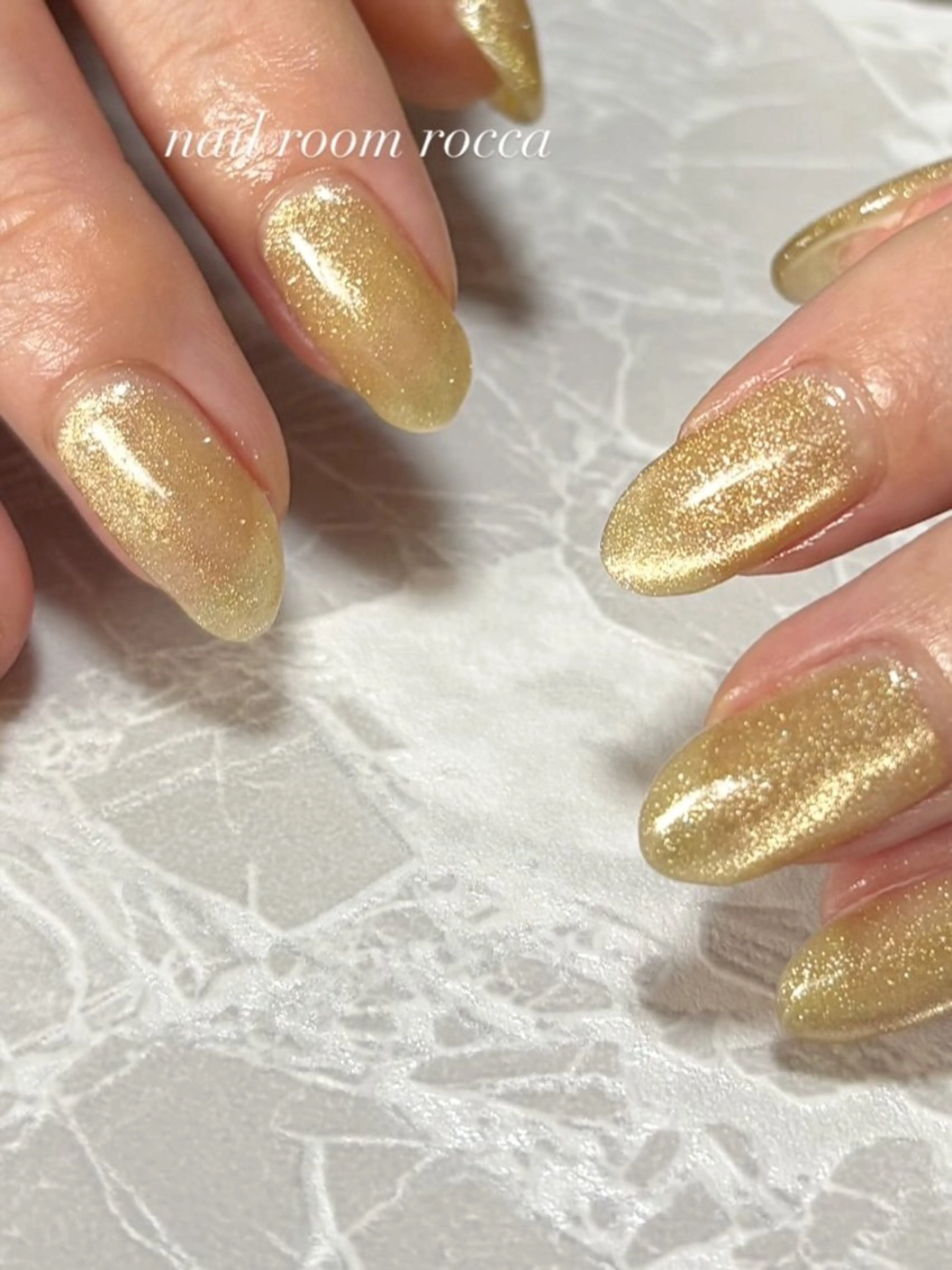 ネイル ゴールド キラキラネイル ハンドネイル 茂野 恵のネイルデザイン