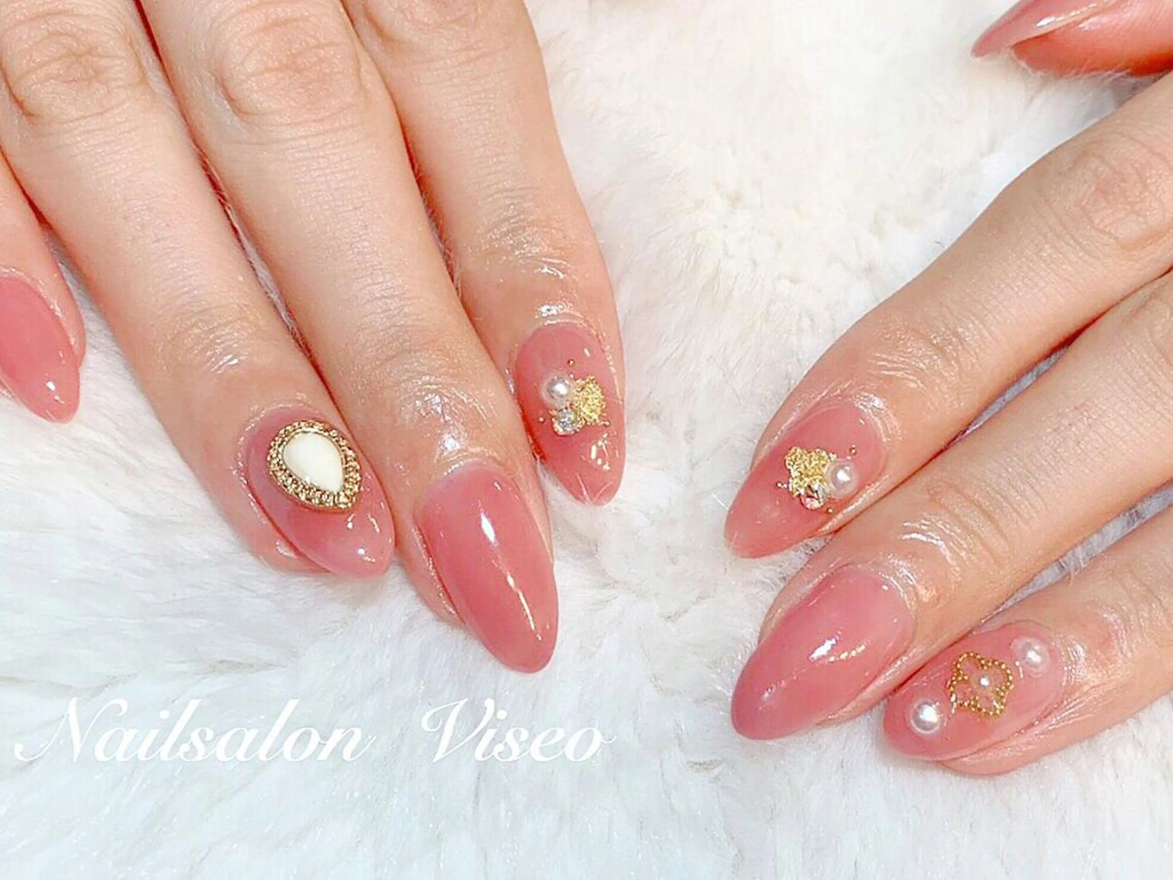 ネイル ストーンネイル Viseo《6週間 長持ちパラジェル》のネイルデザイン