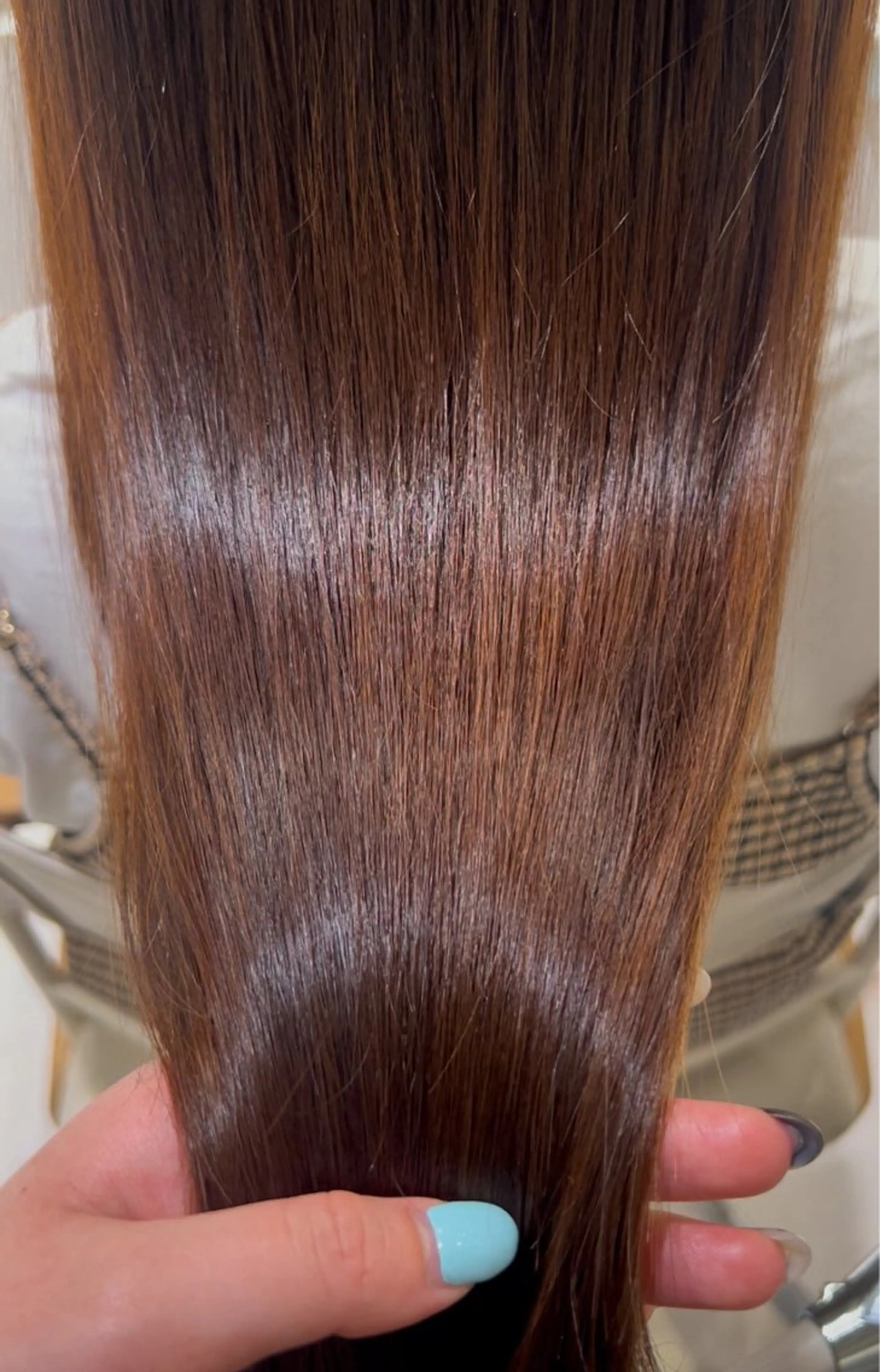 ロング カラー momb 折戸結菜のヘアスタイル