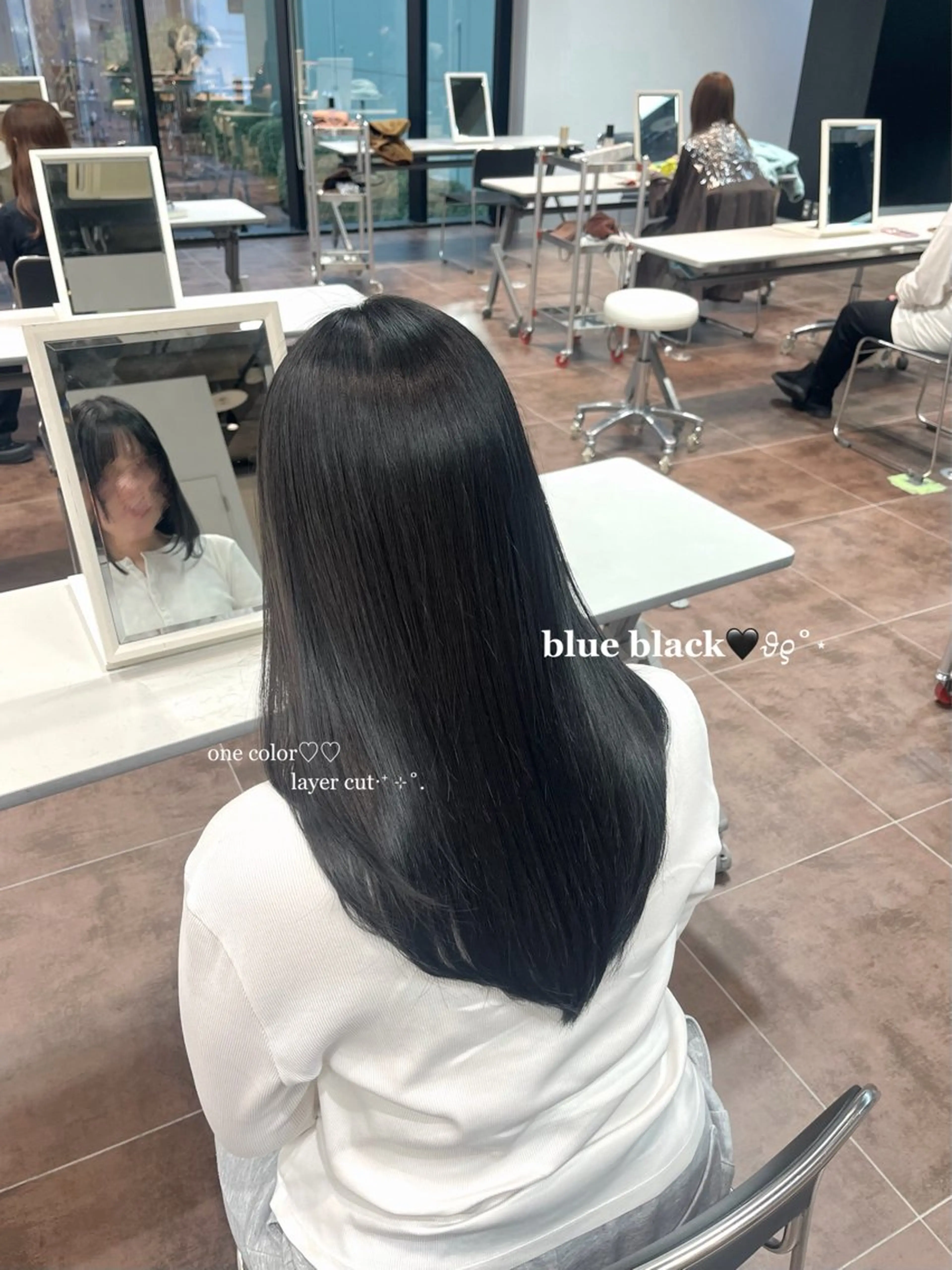 ロング カラー 黒髪 ブルーカラー ブルーブラック 𝐇𝐚𝐧𝐚 /モデル募集中🎀のヘアスタイル
