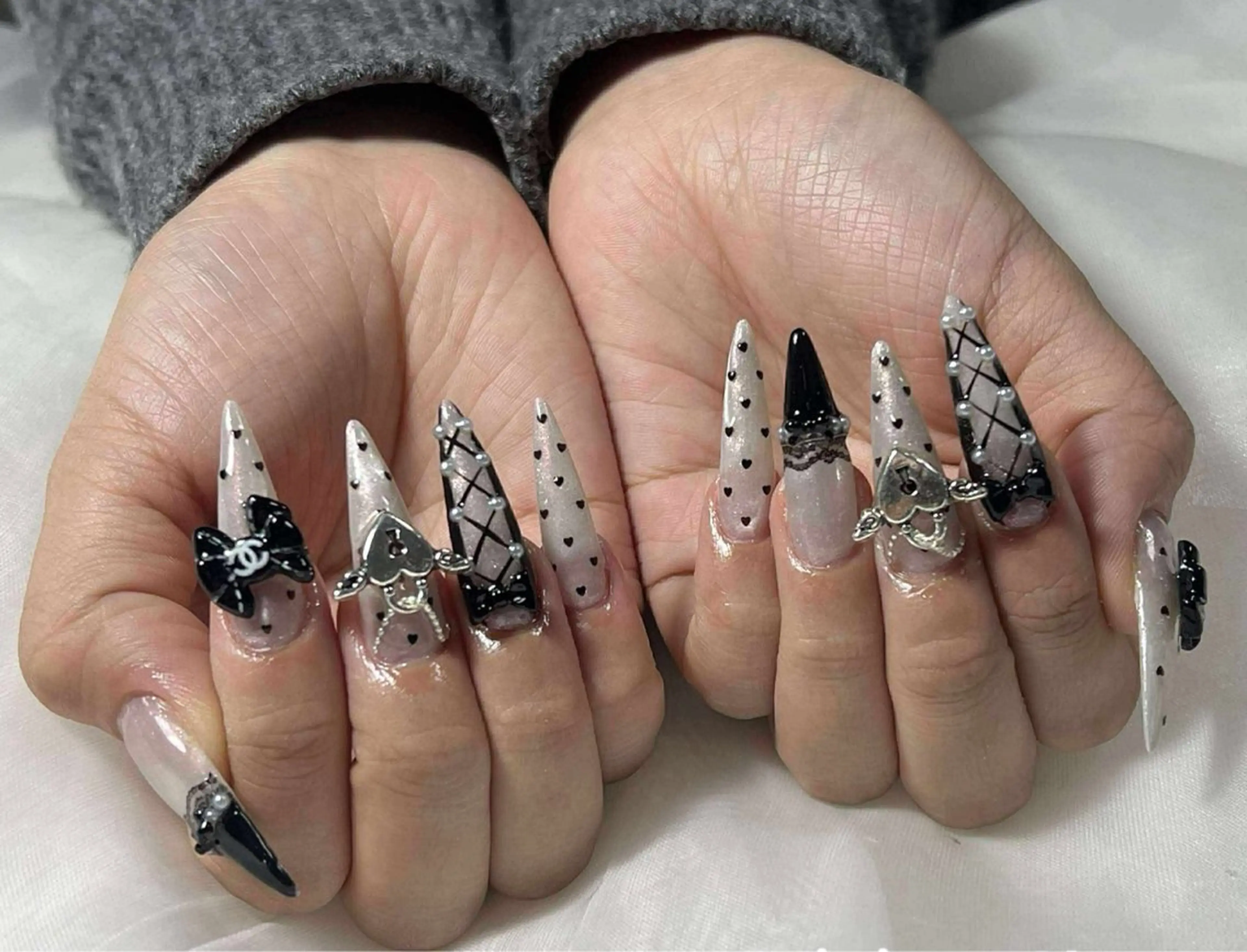 ネイル オーロラネイル クリアネイル 成人式 フラッシュネイル ジェルネイル ハンドネイル Amee Nail Salonのネイルデザイン