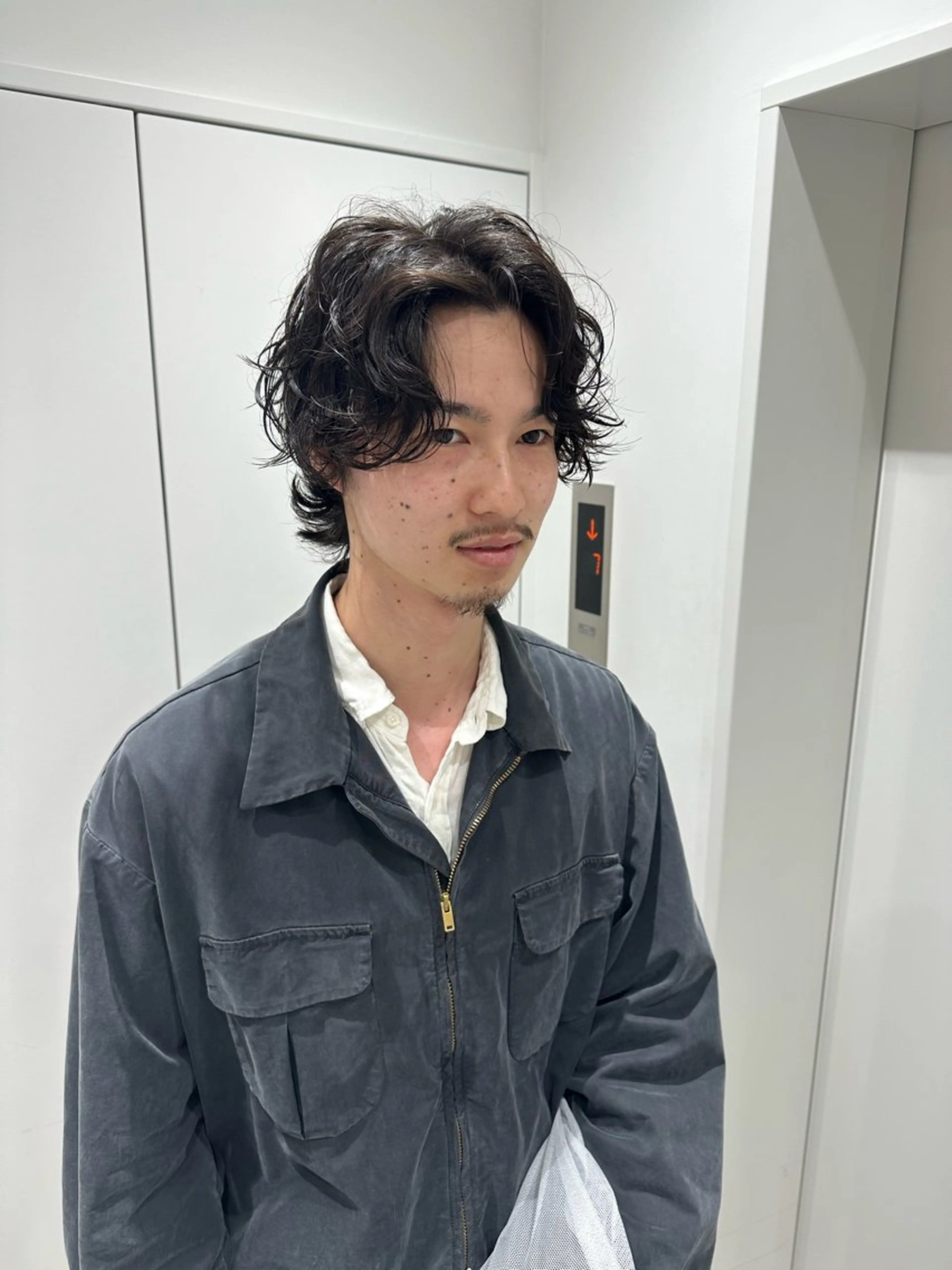 ミディアム メンズ ミディアムパーマ メンズパーマ カット パーマ 俵 知広のヘアスタイル