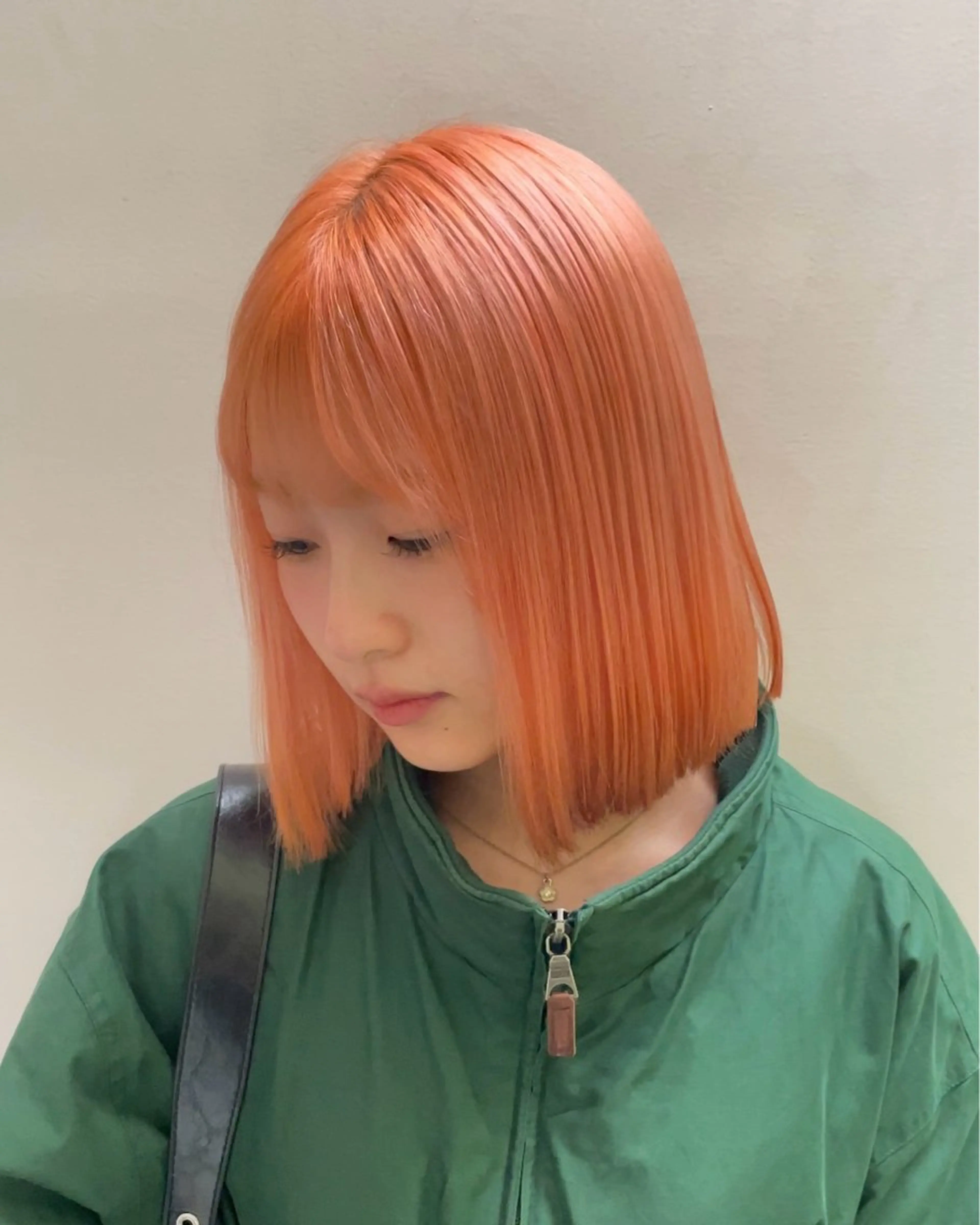 ショート カラー オレンジ maika/ブリーチ なしの透け感カラーのヘアスタイル