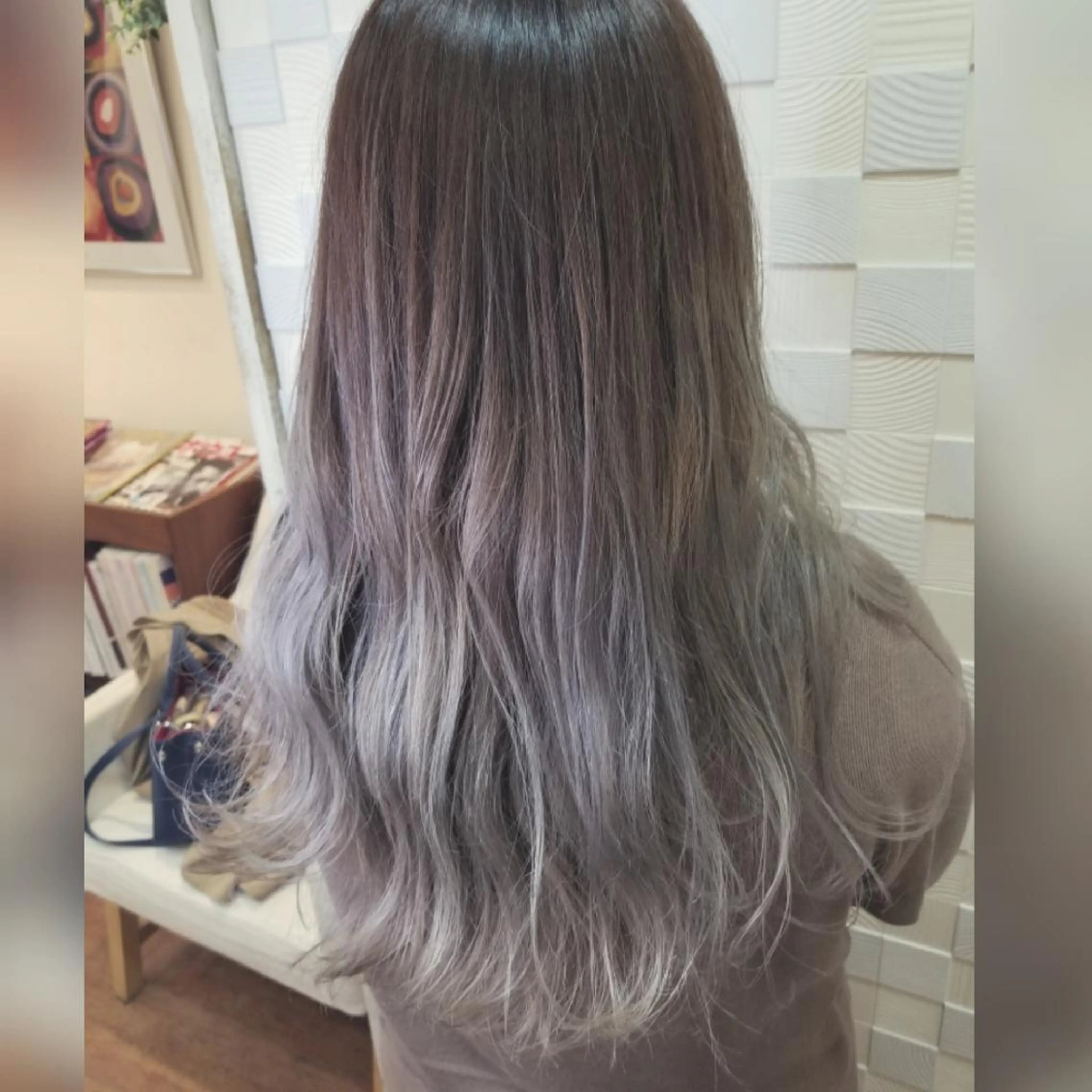 ロング カラー ブリーチ グラデーションカラー 林 唱子のヘアスタイル