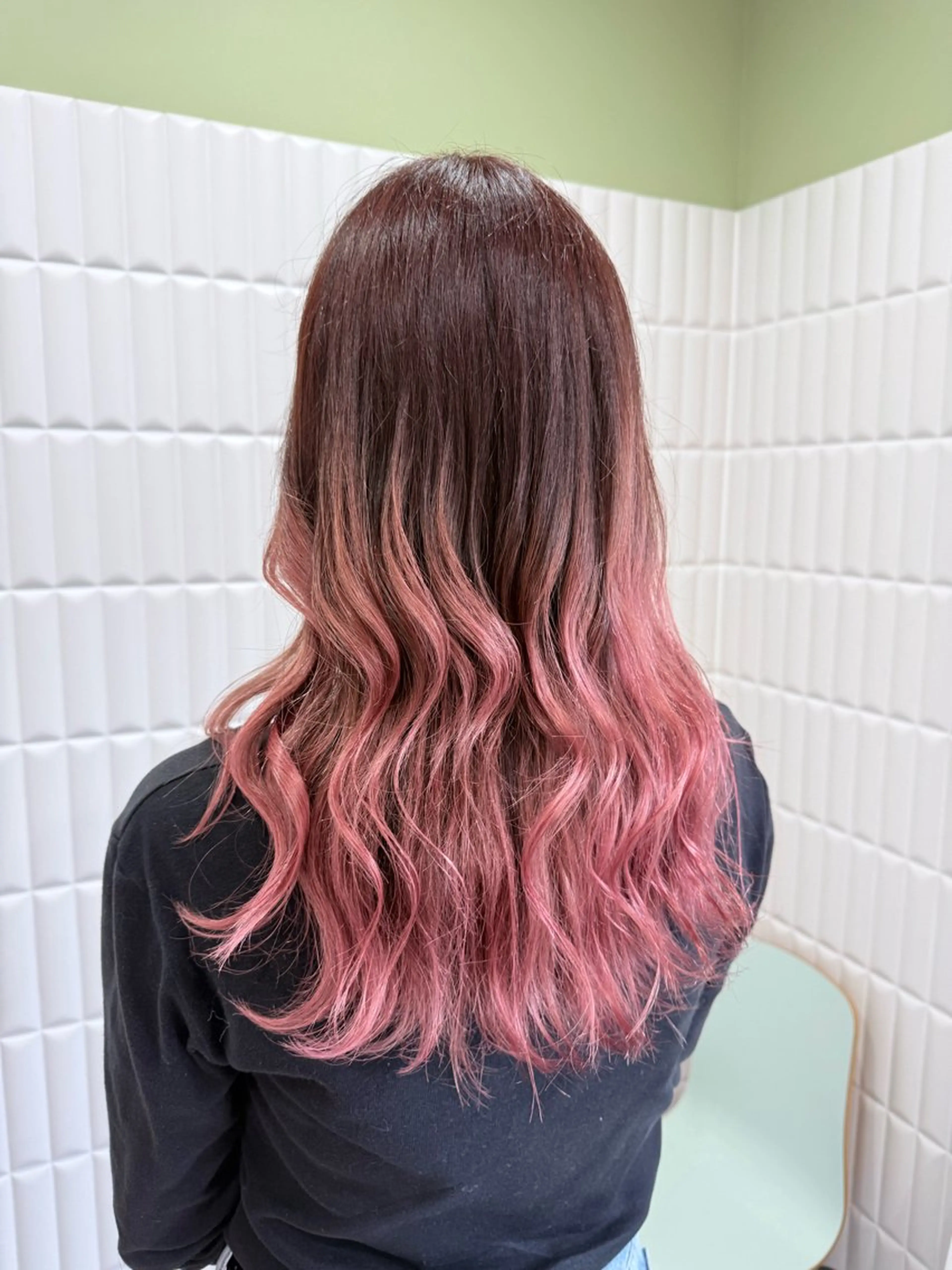 ロング 新宅 綾乃のヘアスタイル