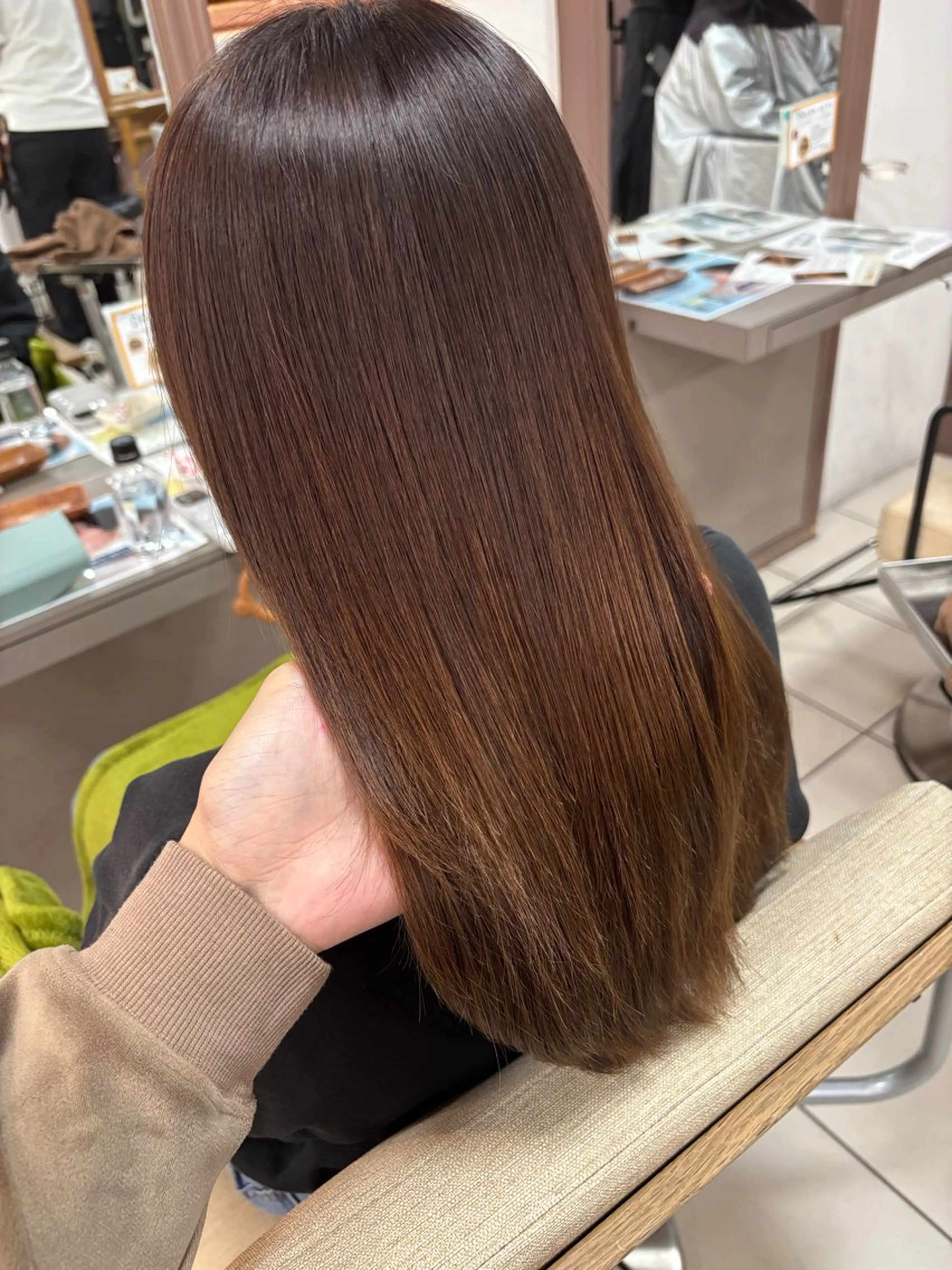 【ミニモ学割】透明感抜群カラー+顔周りおくれ毛カット+トリートメントの写真