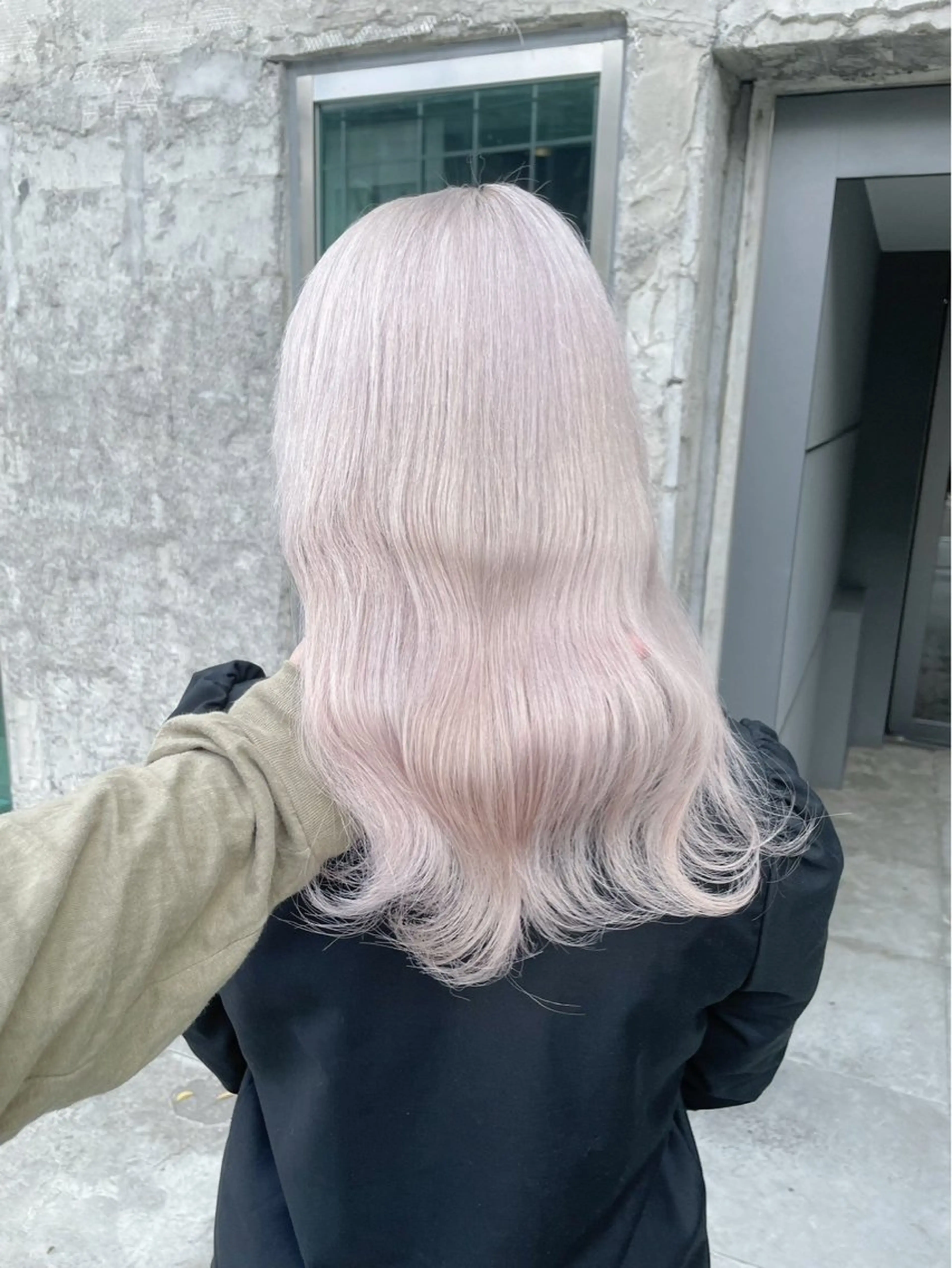 セミロング カラー ハイトーン/ゆるふわ 🎨𖥔ׁTOMO♡のヘアスタイル