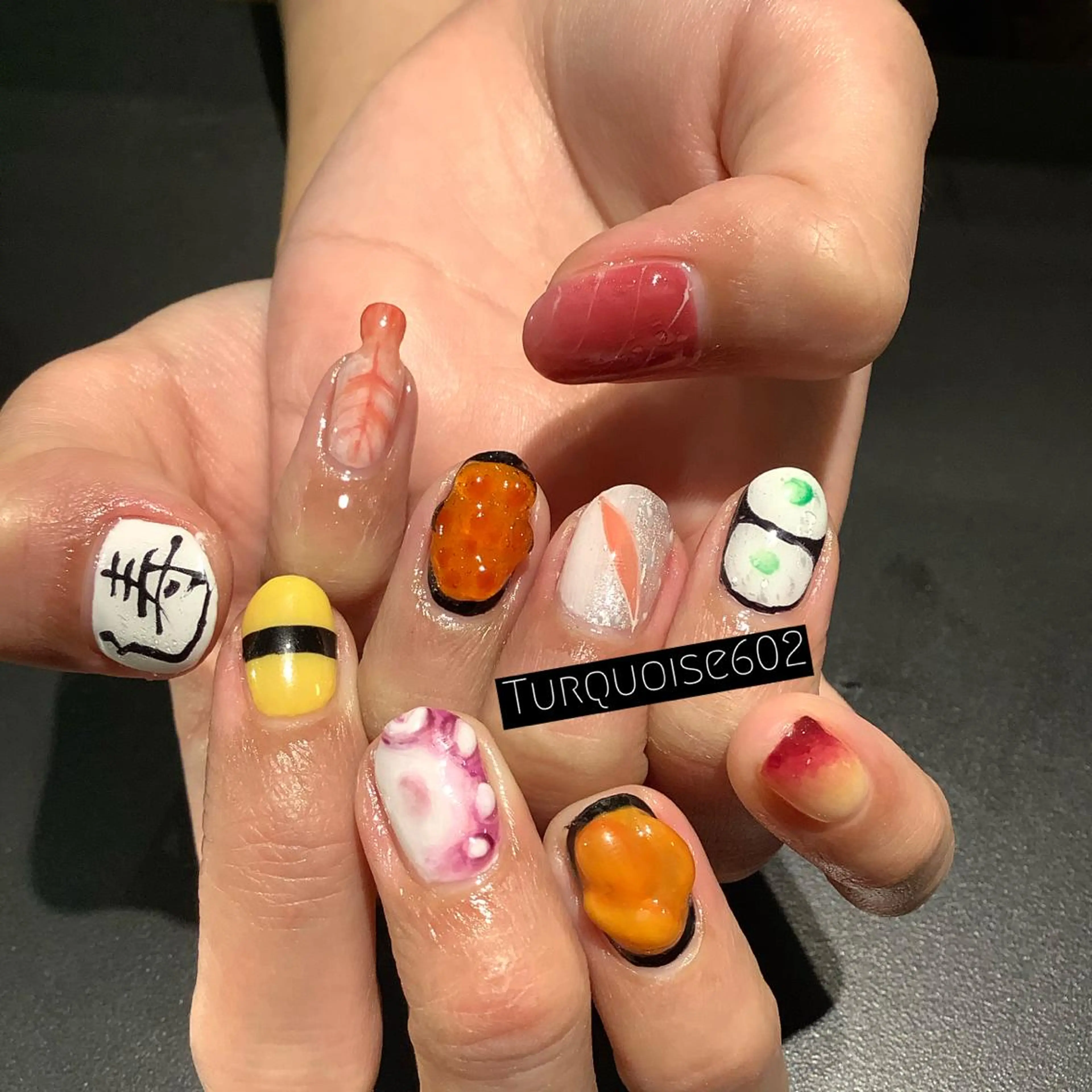 ネイル ハンドネイル 個性派ネイルサロン 💅🏼ターコイズのネイルデザイン