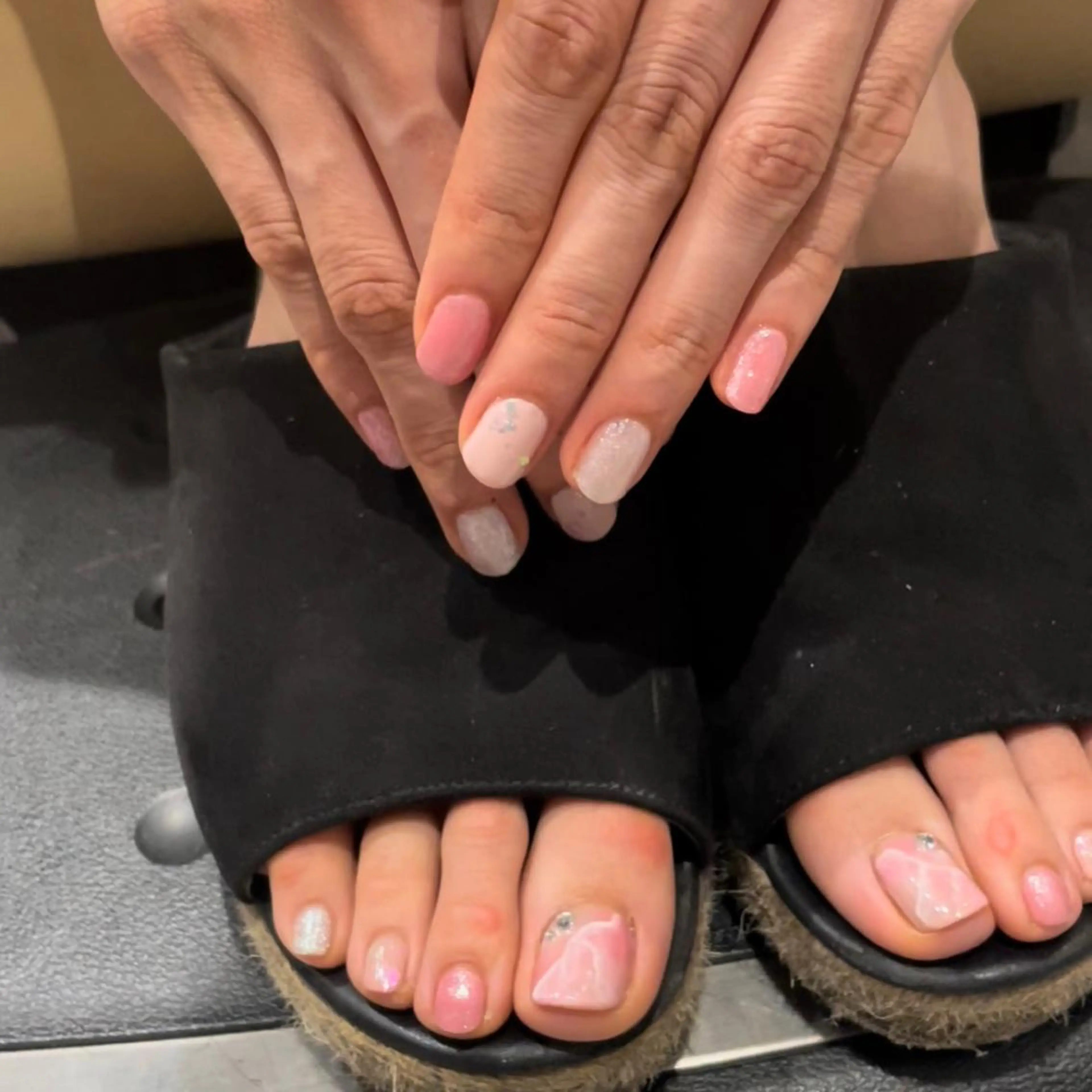 ネイル フットネイル ハイトーン🦄ネイル 💞のぶちのネイルデザイン