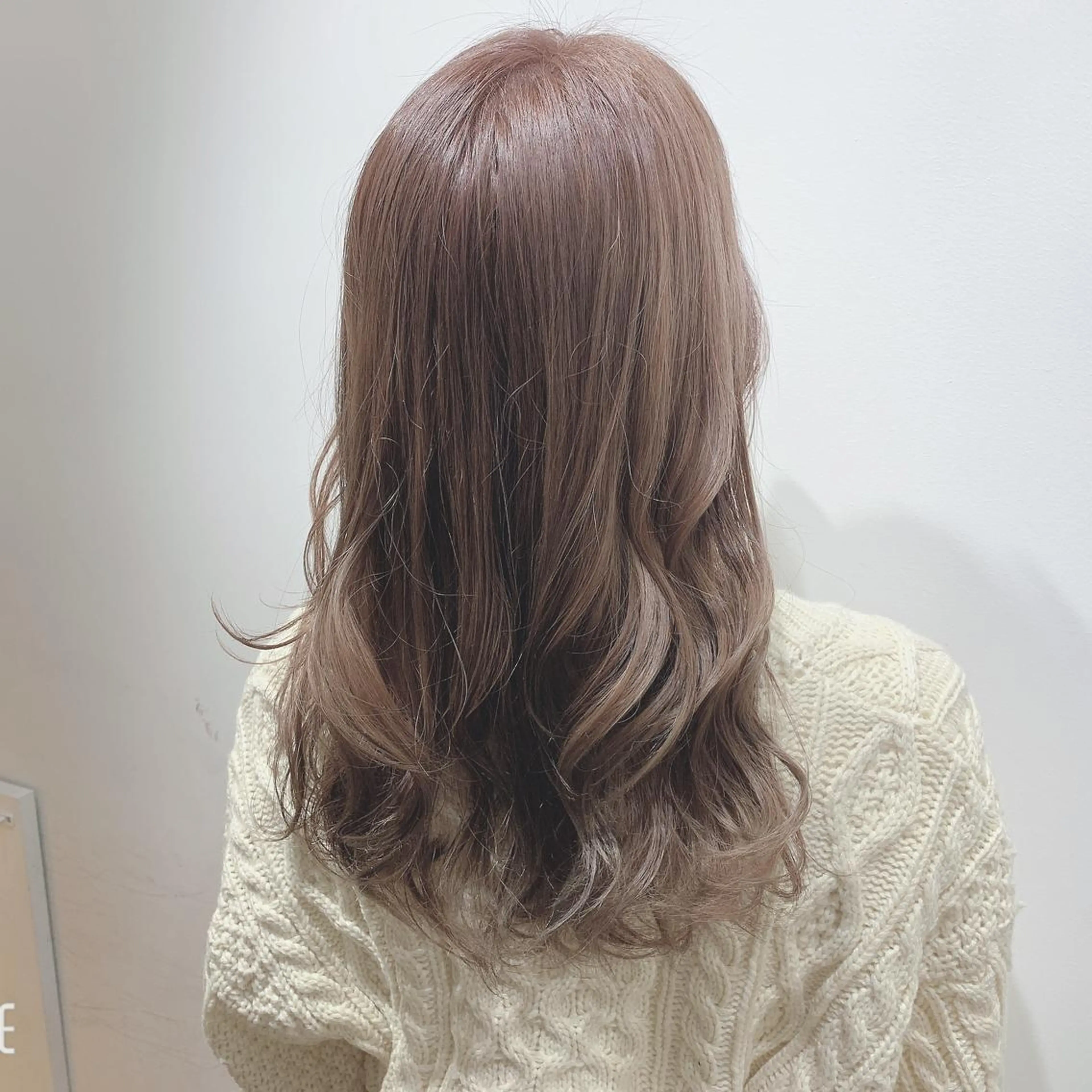 セミロング カラー ベージュカラー ミルクティーベージュ ヘアカラー 🕊️ HONOKAのヘアスタイル