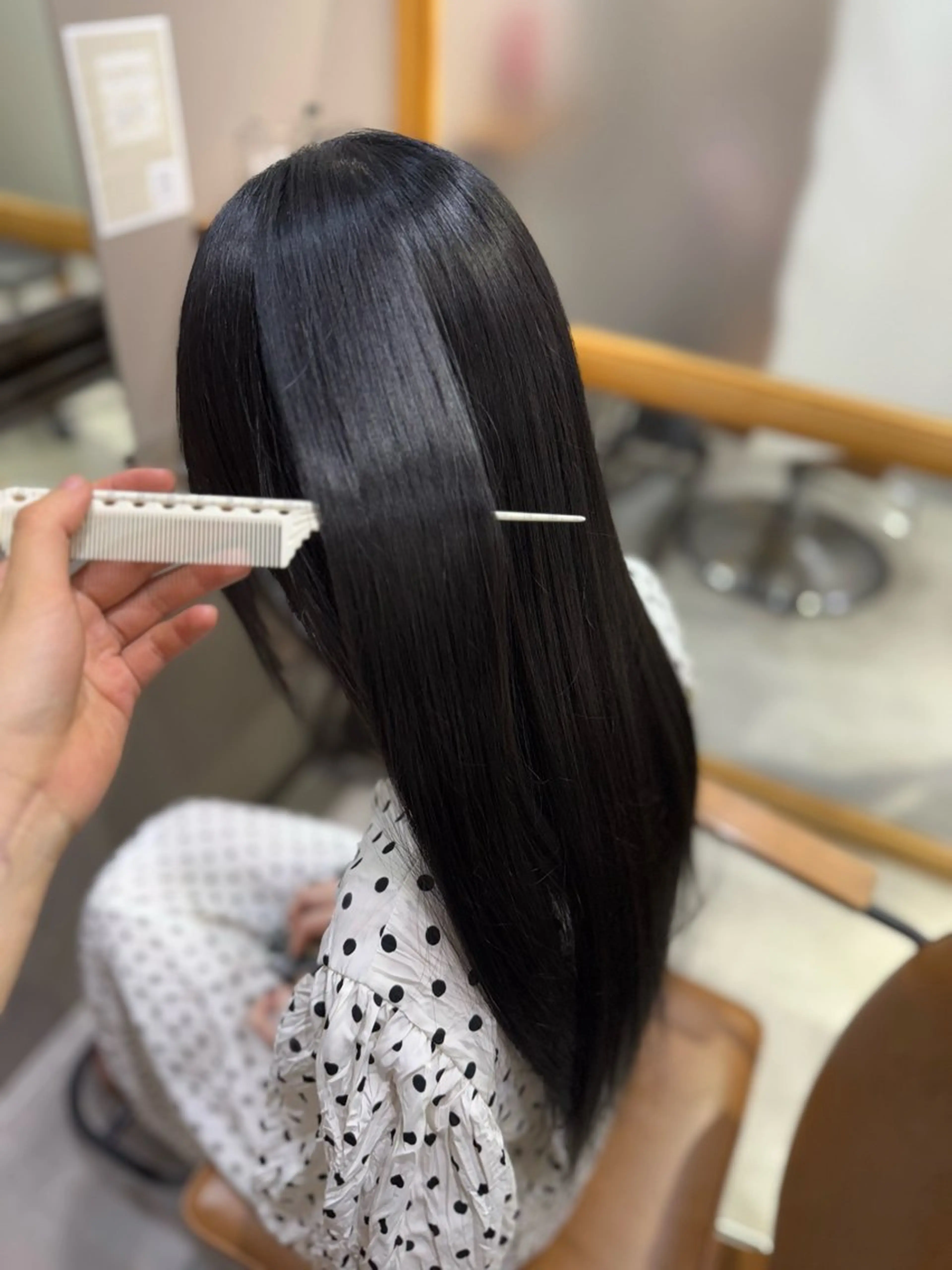 ロング カラー チョウ シモのヘアスタイル