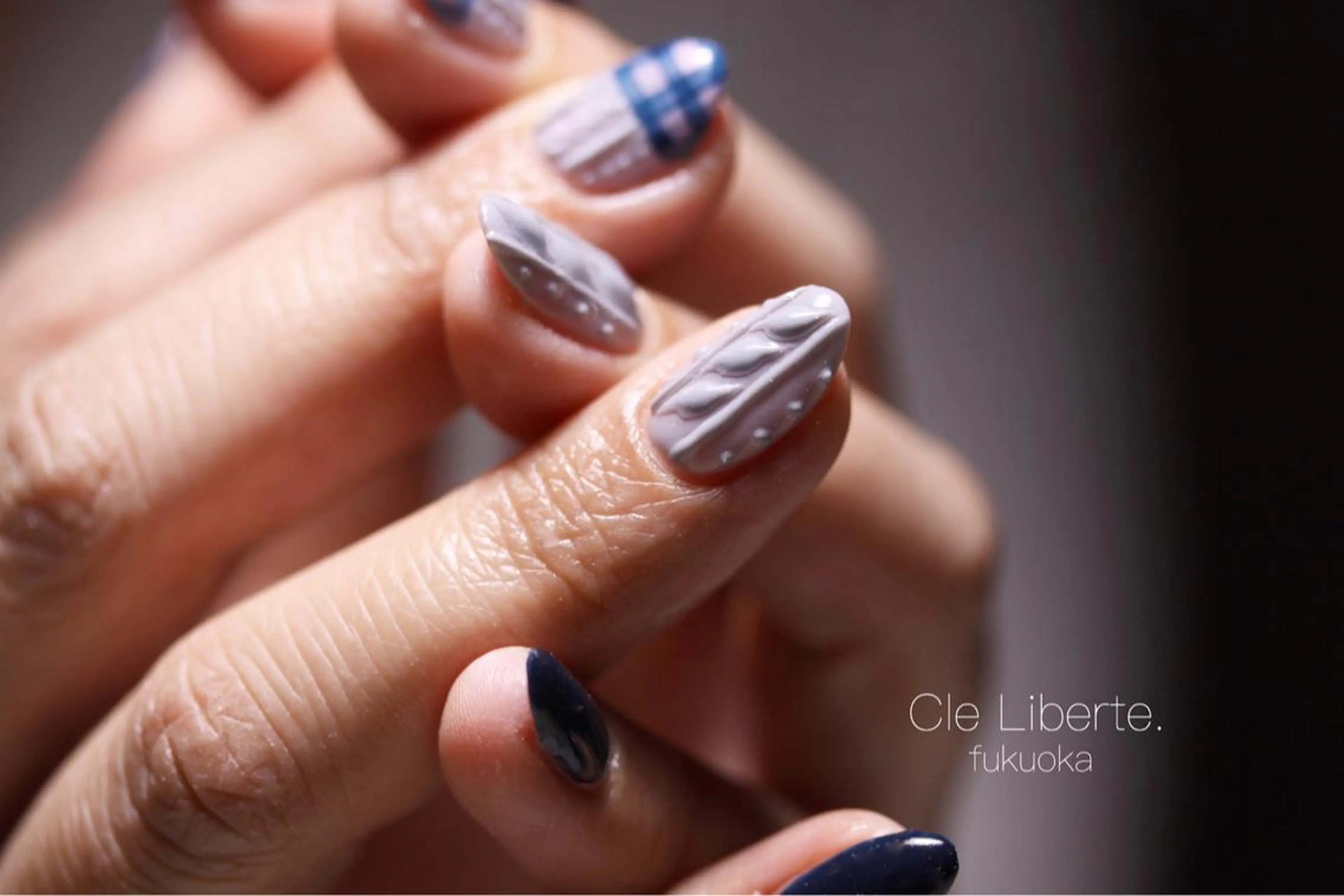 ネイル ネイビー ピンク 冬ネイル Elio 国泰寺のネイルデザイン