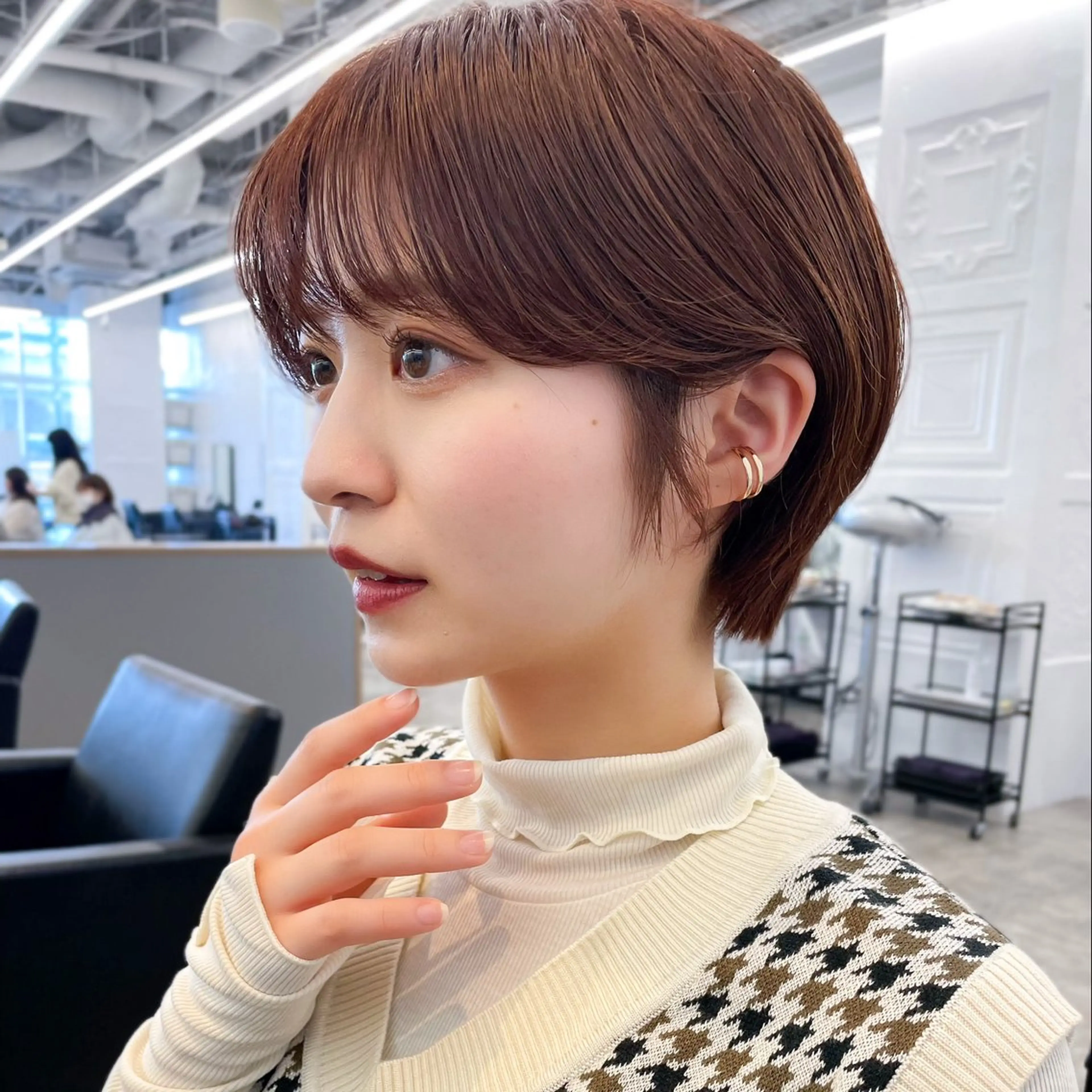 ショート カラー イルミナカラー 顔周りカット 小顔カット カット ヘアカラー レイヤー/ショート透 明感カラー/西田祐賀のヘアスタイル