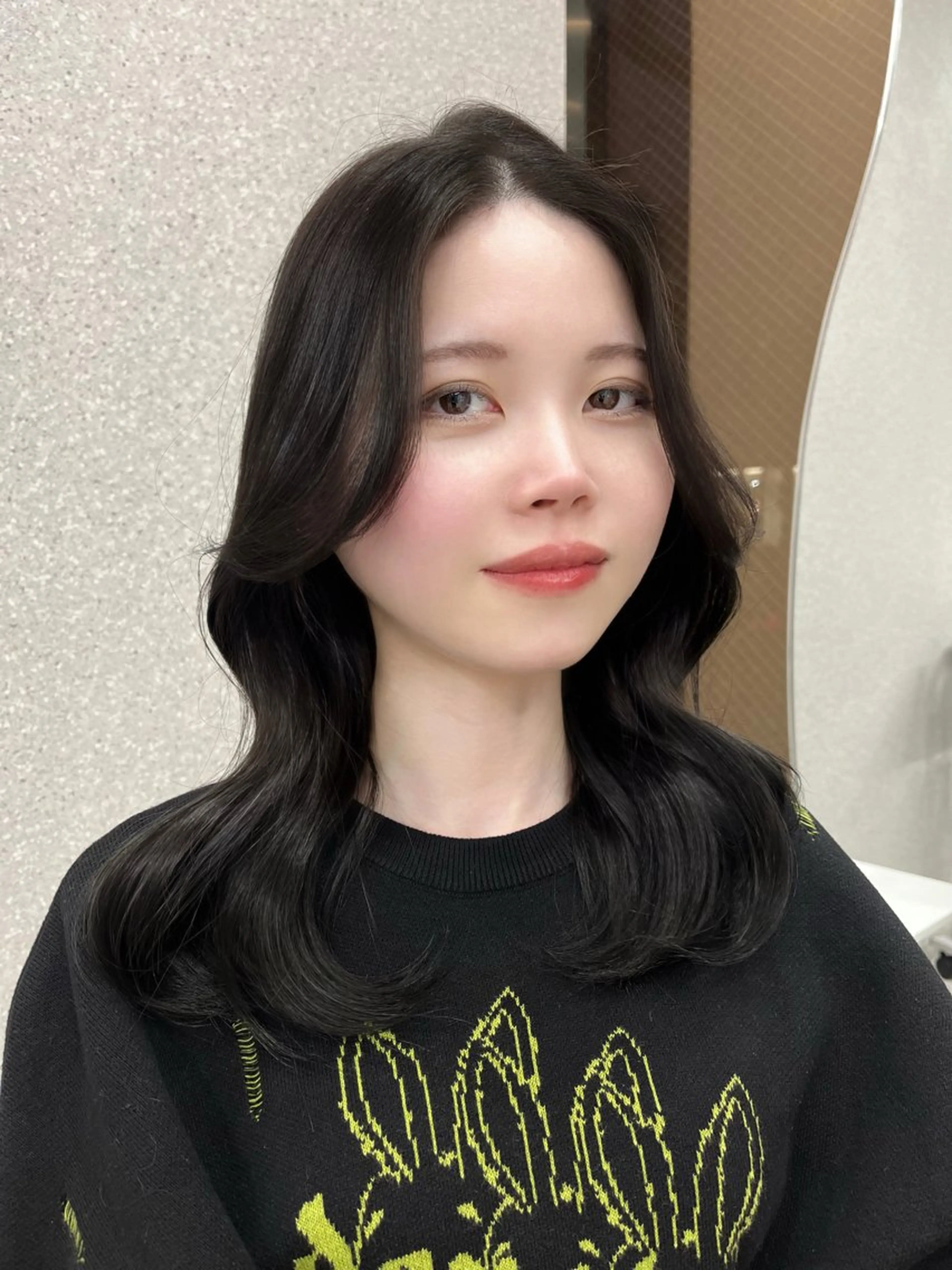 ミディアム カラー ブリーチ 透明感カラー ブリーチなしカラー ヘアカラー 天神￤カラー￤ まなみ🎀💞のヘアスタイル
