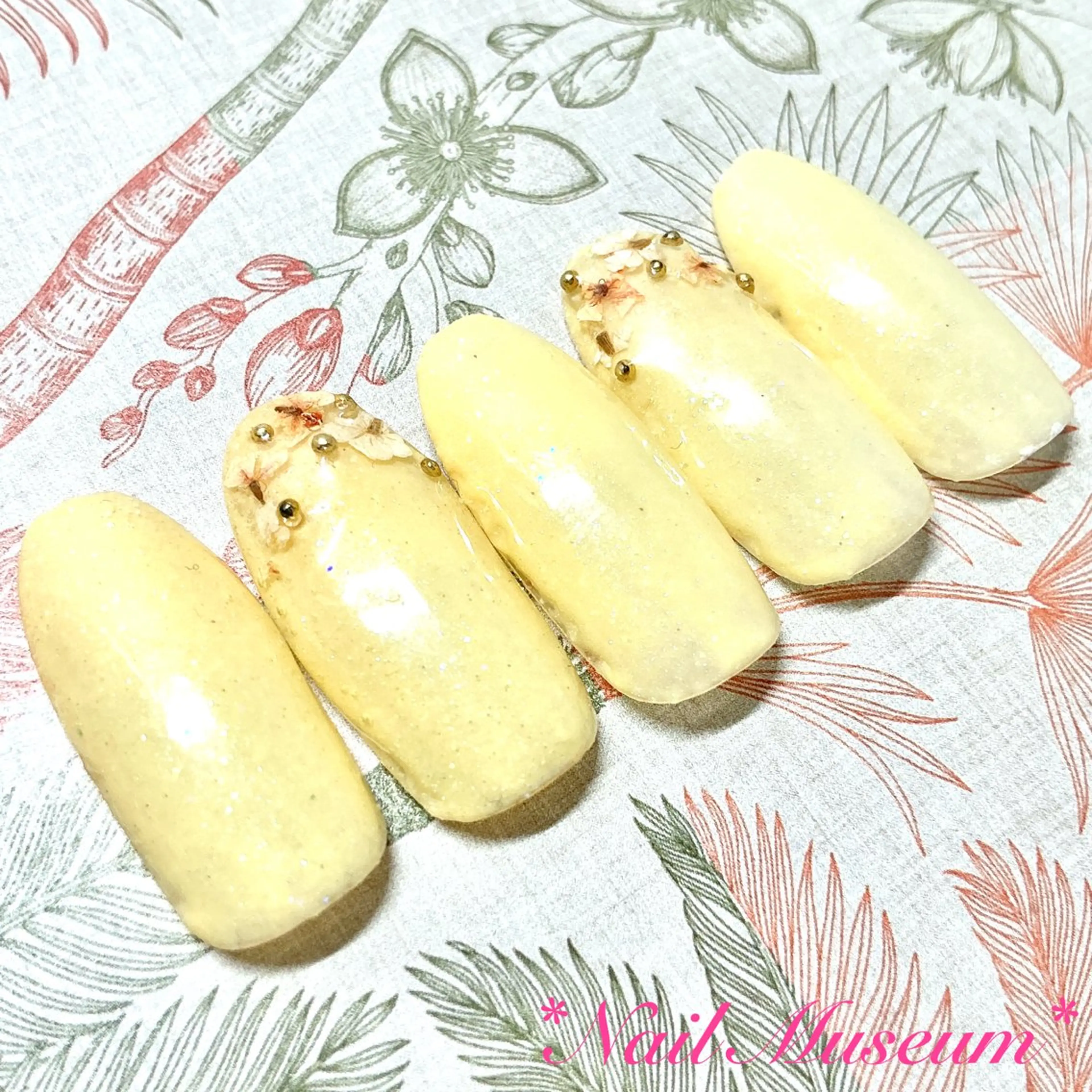 ネイル アートネイル ブルー フラワーネイル ジェルネイル ゴールド ハンドネイル nailmuseum KAMATARIのネイルデザイン