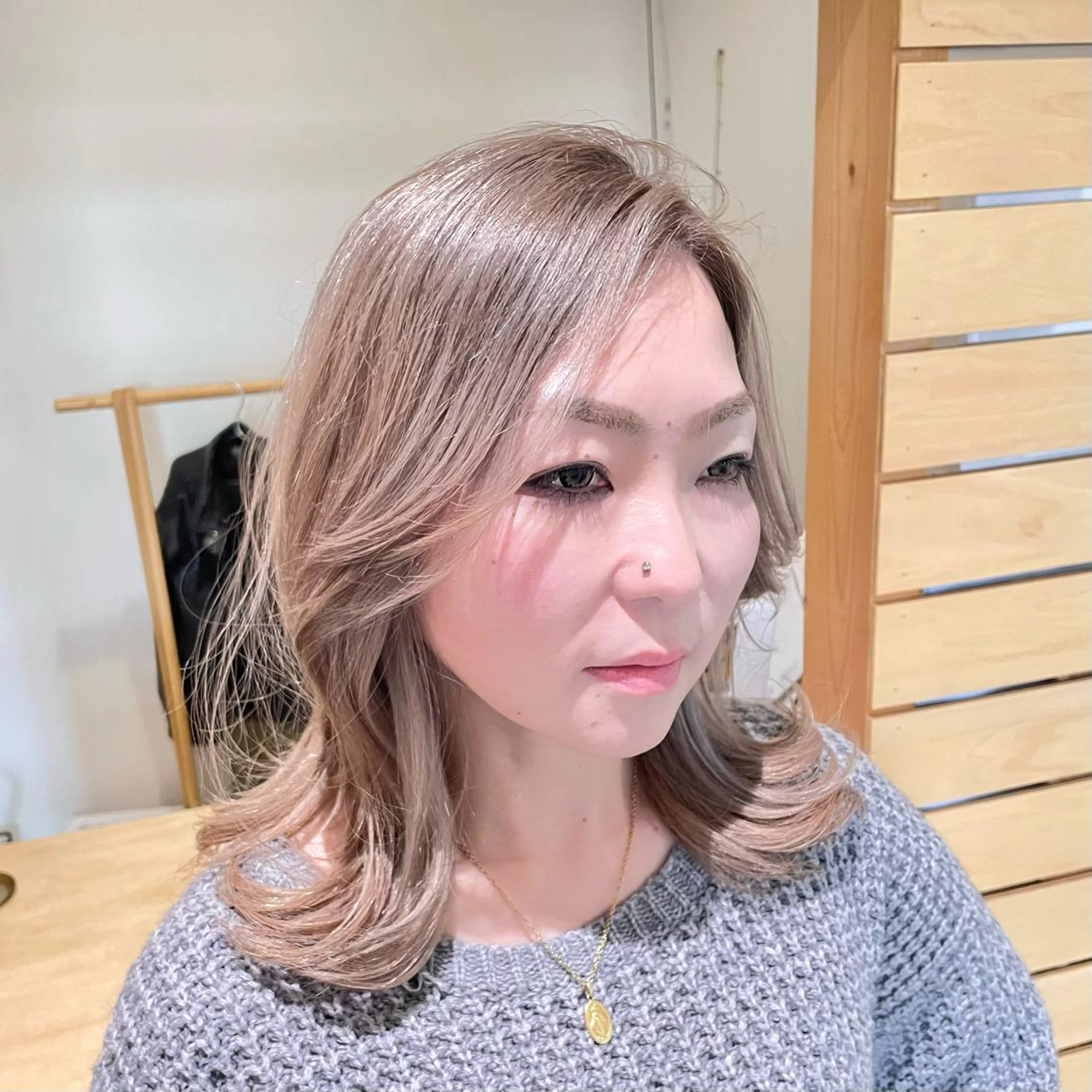 セミロング カラー ブリーチ ヘアカラー トリートメント ✨髪質改善🎨 杉本賢人のヘアスタイル