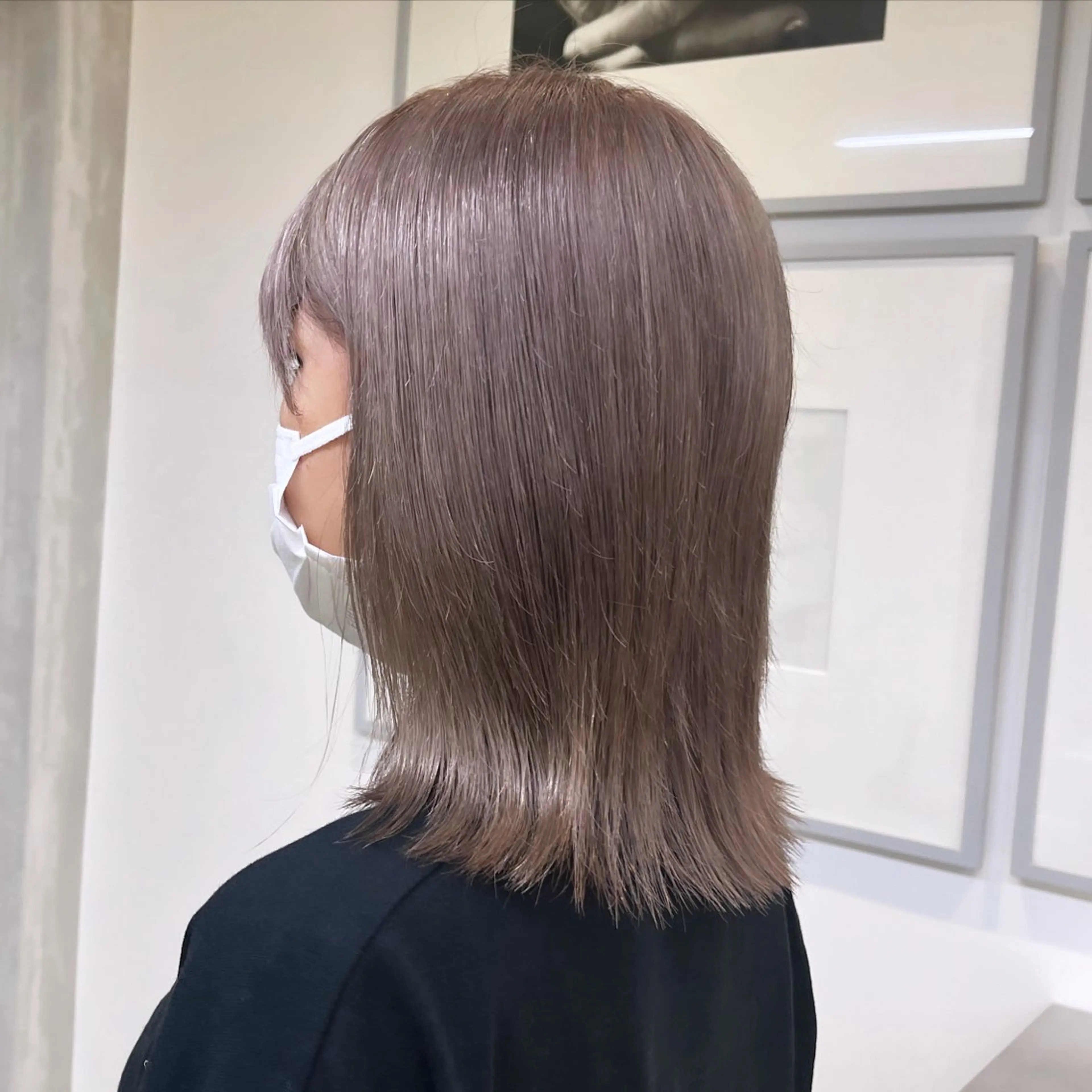ミディアム カラー アッシュ ベージュカラー ダブルカラー グレージュ ハイトーンカラー ヘアカラー トリートメント ヘッドスパ ヘアセット カジュアルを女っぽく 𝗮𝘆𝗮𝗰𝗼のヘアスタイル