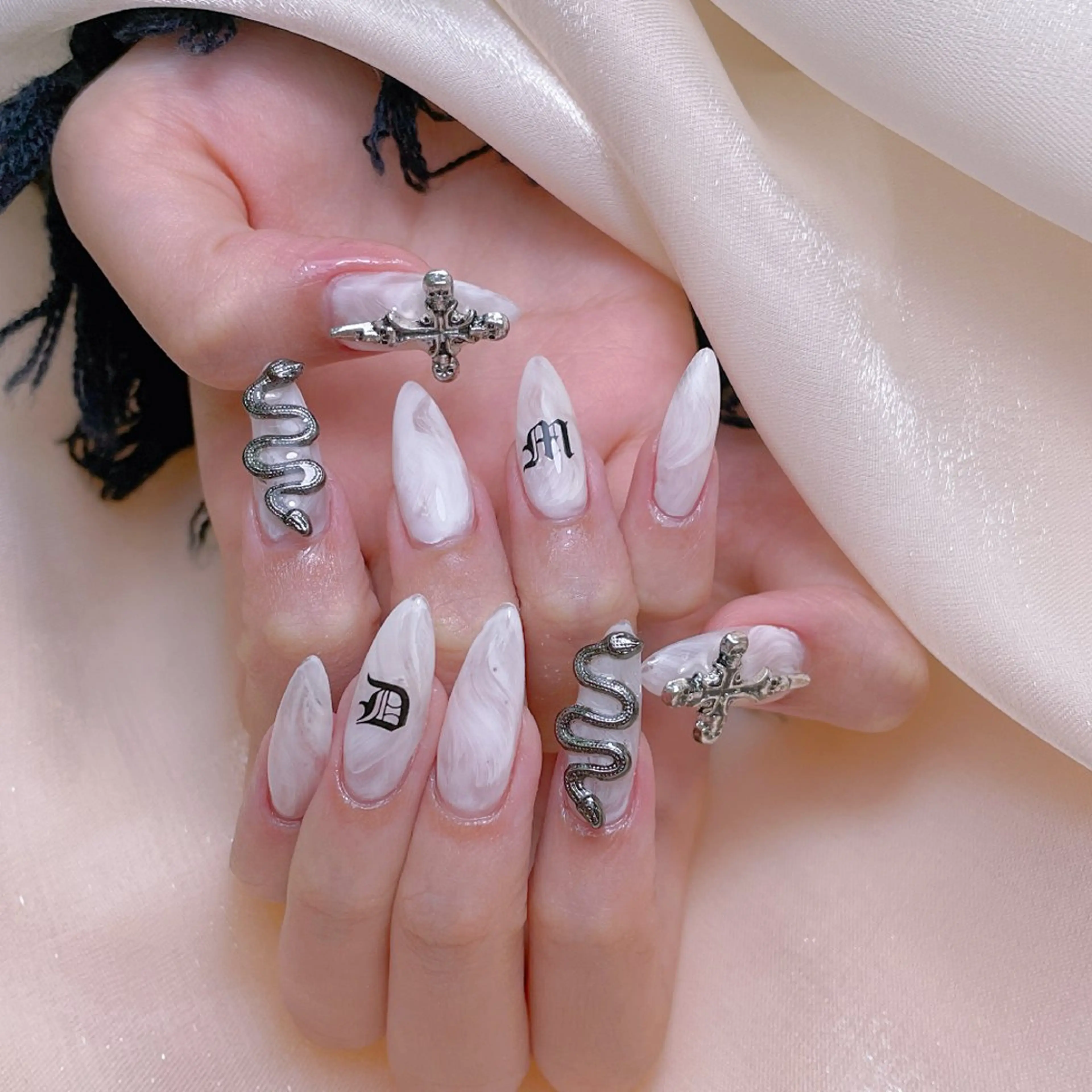 ネイル オーロラネイル キラキラネイル 大理石ネイル(マーブル) スカルプネイル 春ネイル ハンドネイル NailPrincess所属・princess スカルプ専門店のネイルデザイン